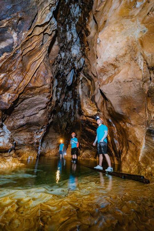 Khám phá hang Bó Mỳ - điểm đến ít biết ở Hà Giang - Ảnh 4.