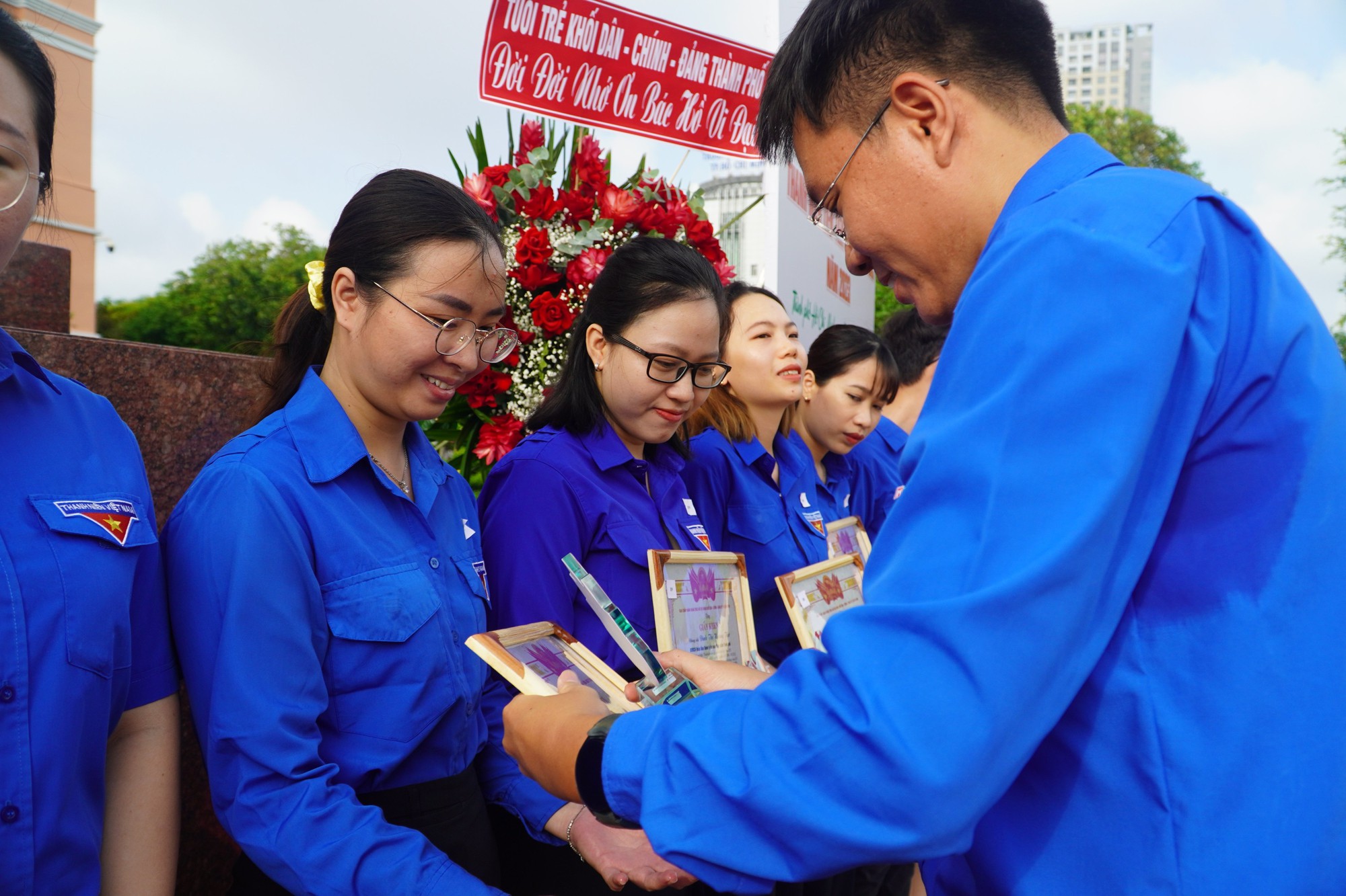 100 tập thể, cá nhân được tuyên dương Thanh niên tiên tiến làm theo lời Bác - Ảnh 3.