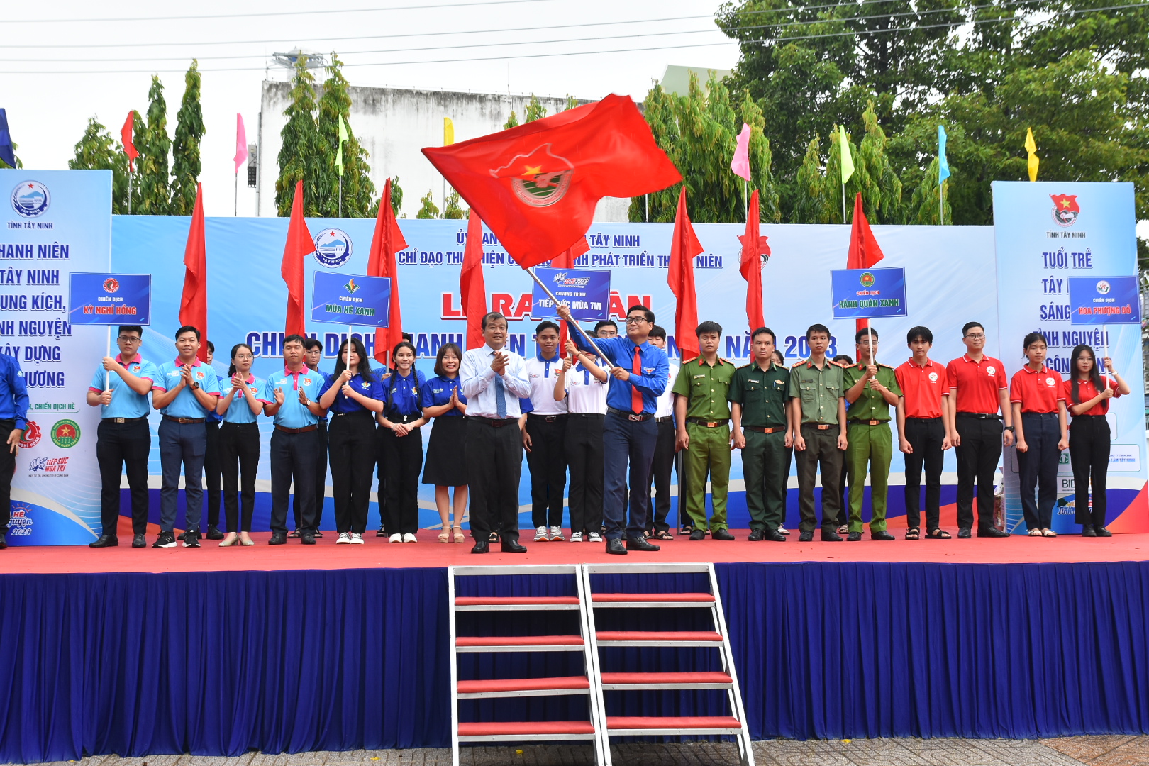 Báo Người Lao Động và Saigontourist Group tham gia chiến dịch thanh niên tình nguyện hè tỉnh Tây Ninh - Ảnh 2.