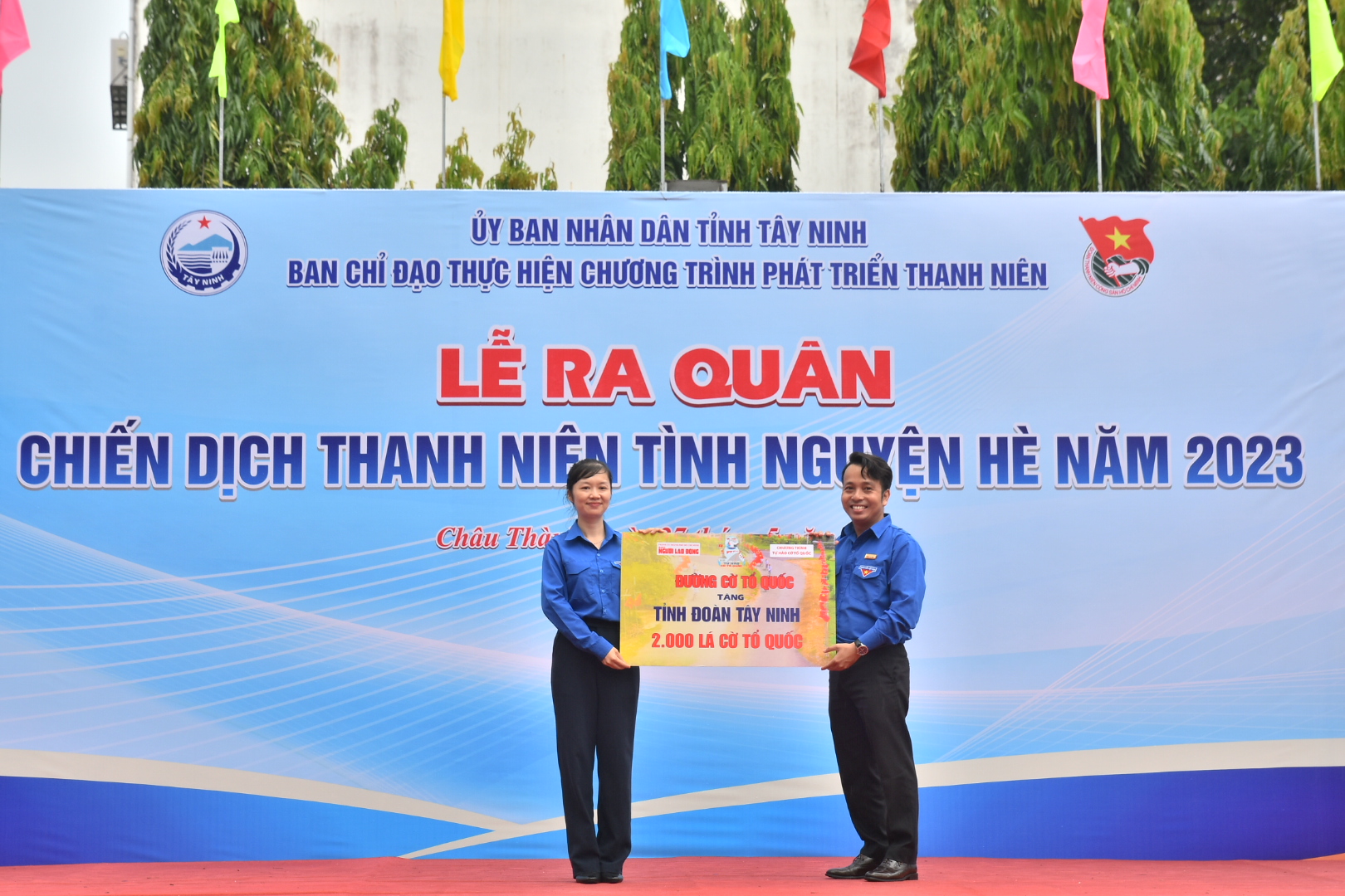 Báo Người Lao Động và Saigontourist Group tham gia chiến dịch thanh niên tình nguyện hè tỉnh Tây Ninh - Ảnh 1.