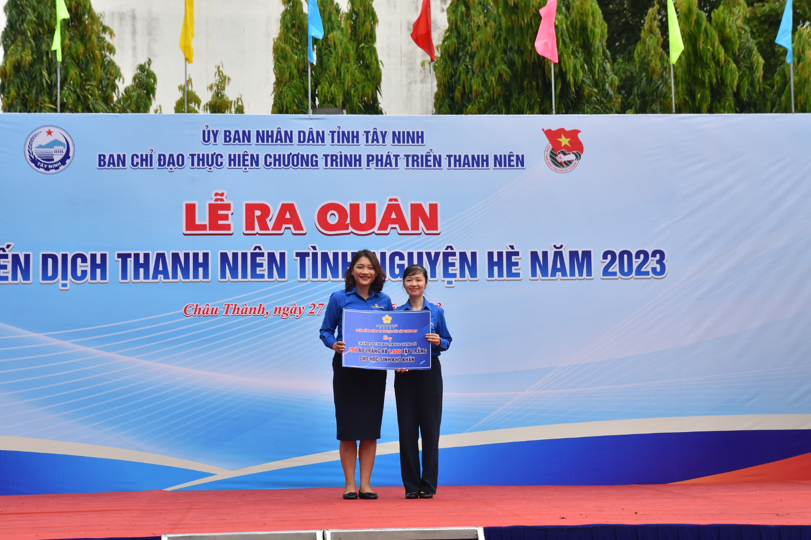 Báo Người Lao Động và Saigontourist Group tham gia chiến dịch thanh niên tình nguyện hè tỉnh Tây Ninh - Ảnh 4.