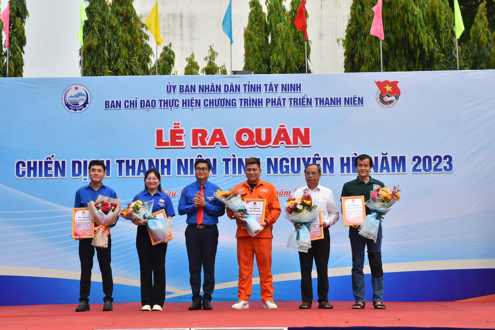 Báo Người Lao Động và Saigontourist Group tham gia chiến dịch thanh niên tình nguyện hè tỉnh Tây Ninh - Ảnh 6.