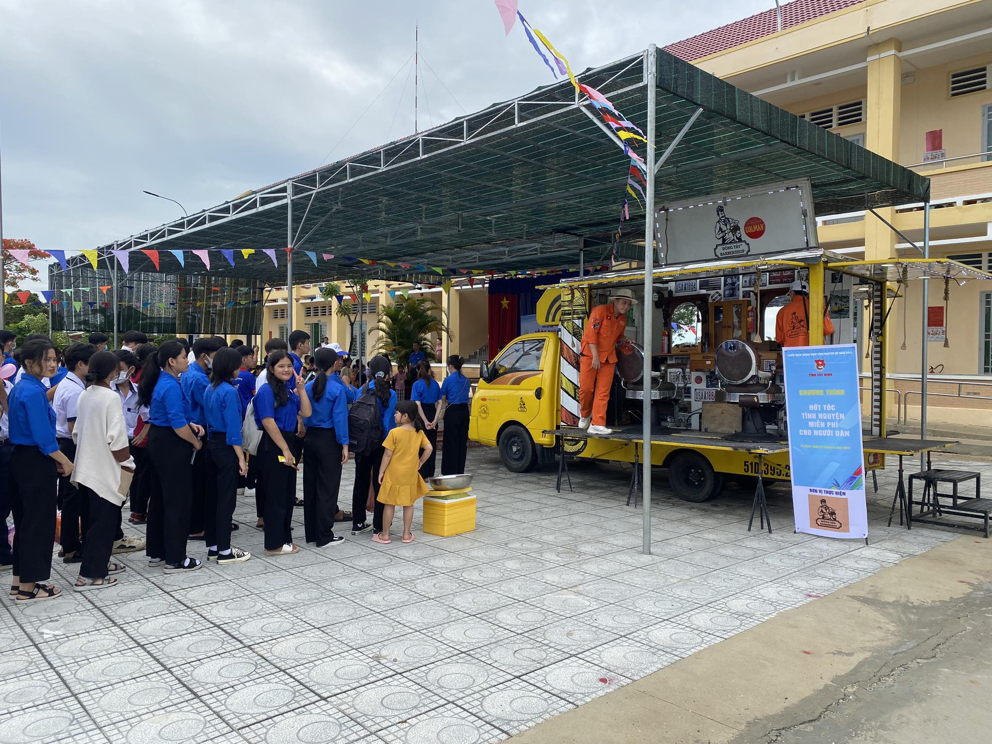 Báo Người Lao Động và Saigontourist Group tham gia chiến dịch thanh niên tình nguyện hè tỉnh Tây Ninh - Ảnh 5.