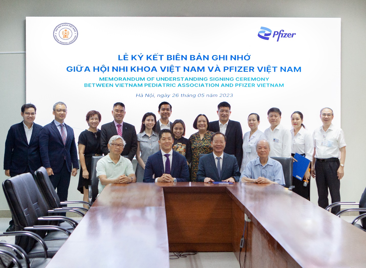 Pfizer Vietnam bekerja sama dalam perawatan kesehatan anak dengan Asosiasi Pediatrik Vietnam - Foto 1. Pfizer Việt Nam hợp tác chăm sóc sức khỏe trẻ em cùng Hội Nhi khoa Việt Nam - Ảnh 1.