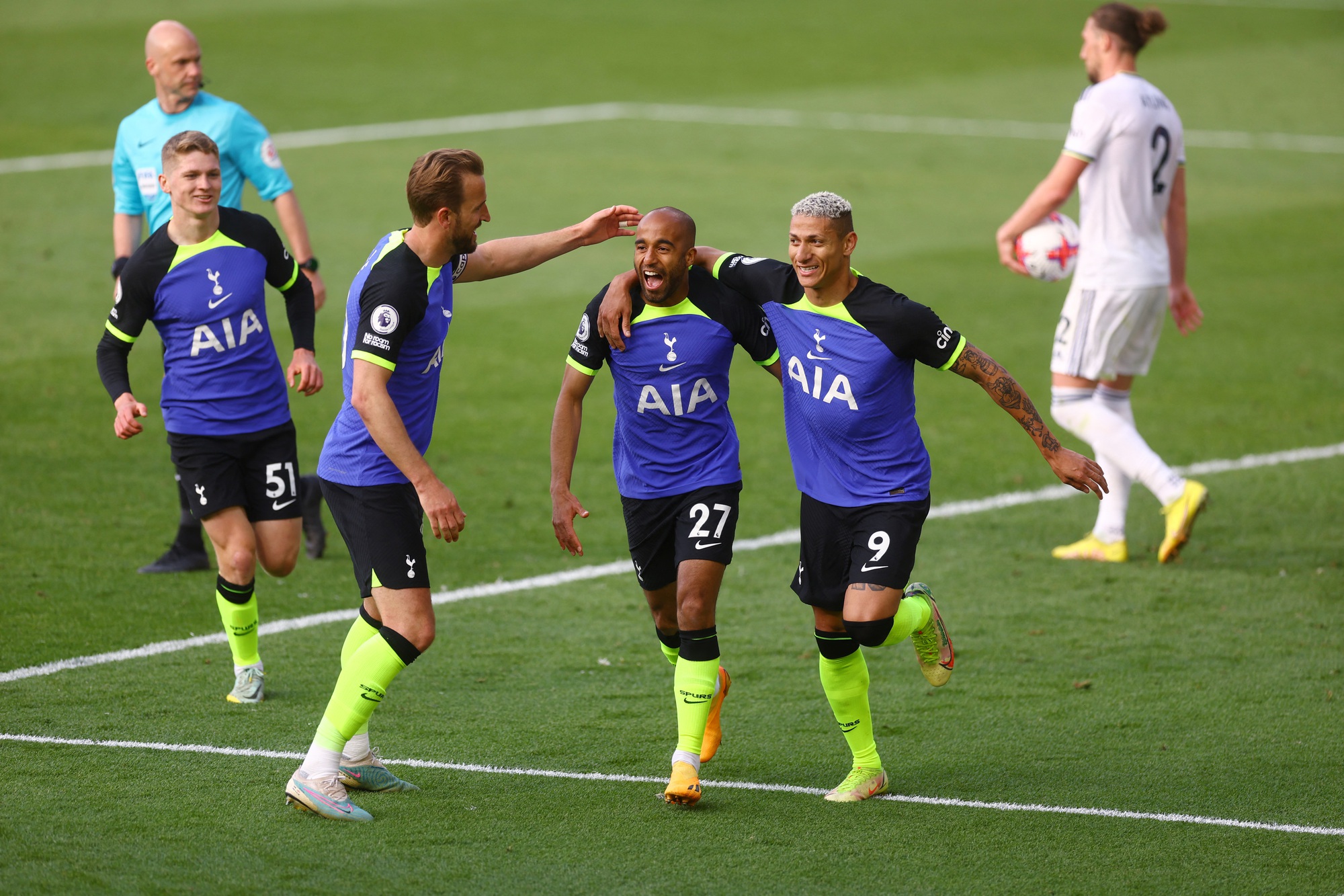 Man United vững Top 3, Leicester và Leeds United rớt hạng - Ảnh 8.