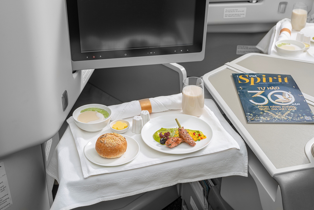 Vietnam Airlines hoàn thành thử thách “chuyến bay bền vững” Skyteam phát động - Ảnh 10.