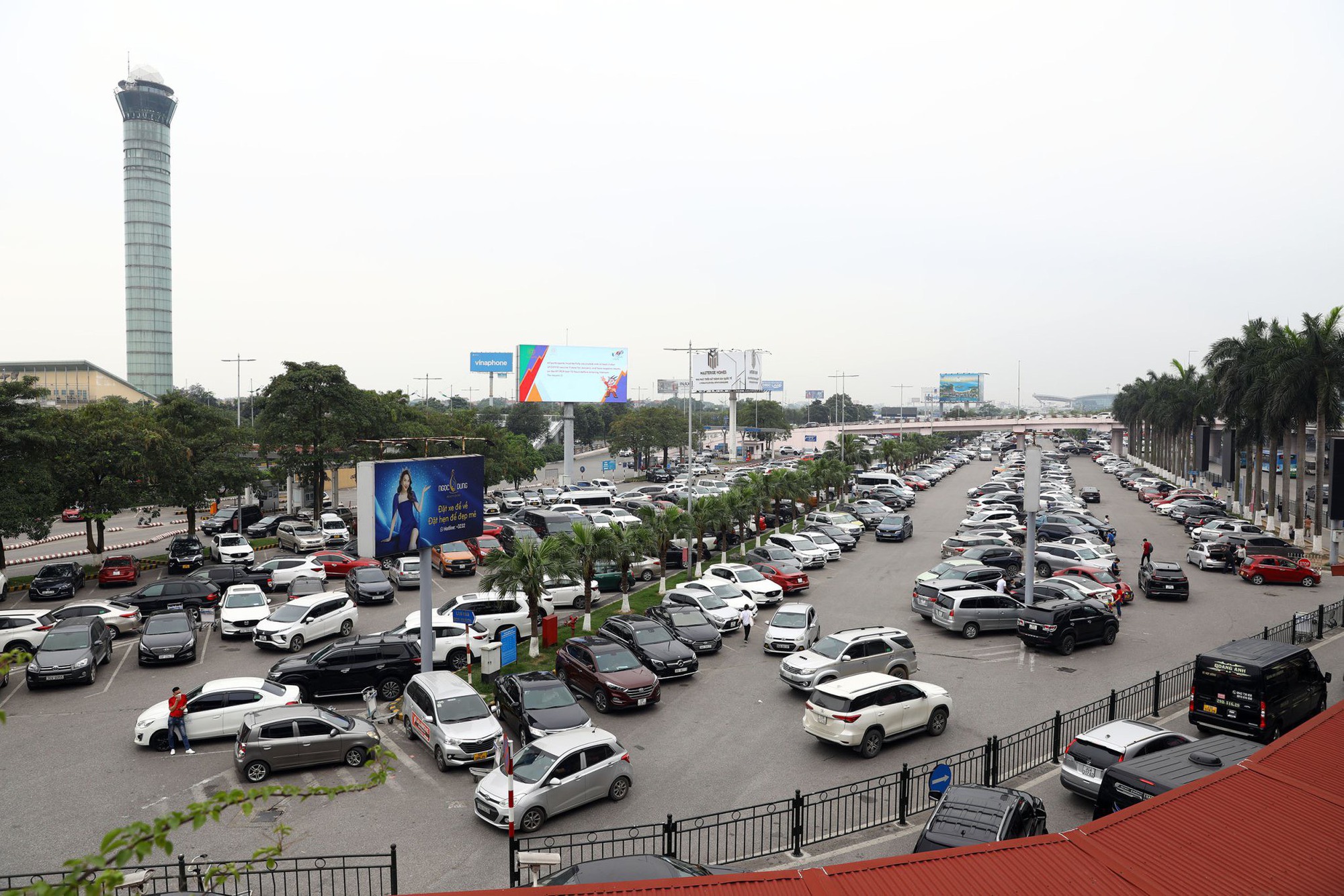 Hơn 7.000 chuyến bay qua Tân Sơn Nhất, Nội Bài dịp lễ - Ảnh 7.