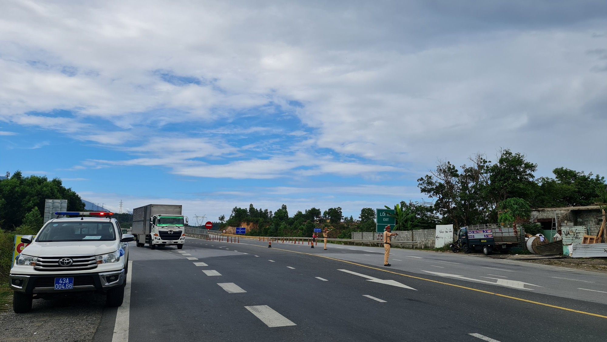 Ít nhất 5 người thương vong trong vụ tai nạn cao tốc La Sơn – Túy Loan - Ảnh 6.