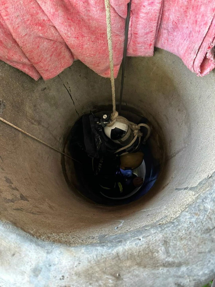 Rơi xuống giếng sâu 11 m, cô gái trẻ tử vong thương tâm - Ảnh 1. Rơi xuống giếng sâu 11 m, cô gái trẻ tử vong thương tâm - Ảnh 1.