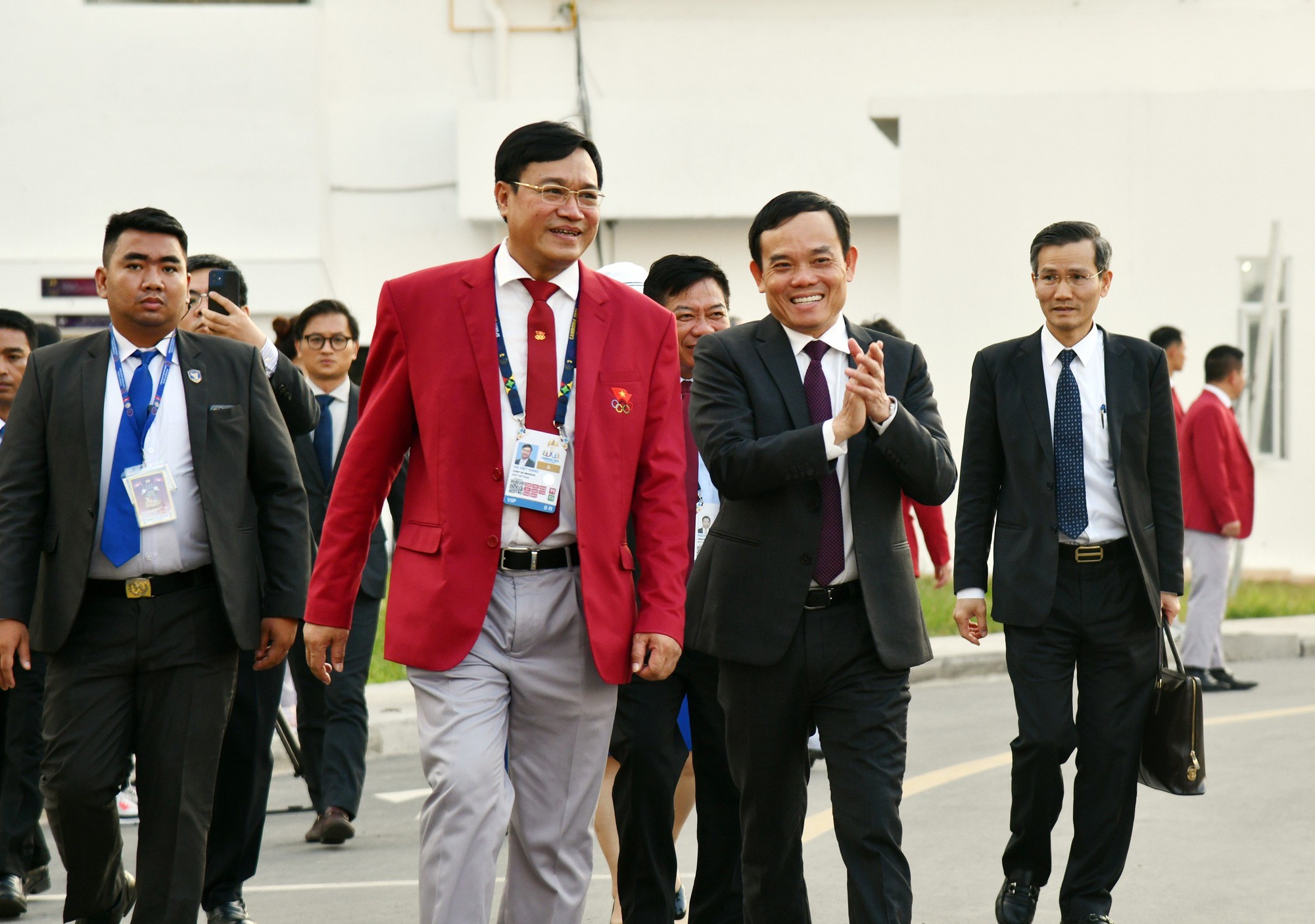 Phó Thủ tướng Trần Lưu Quang thăm đoàn Thể thao Việt Nam tại SEA Games 32 - Ảnh 5.