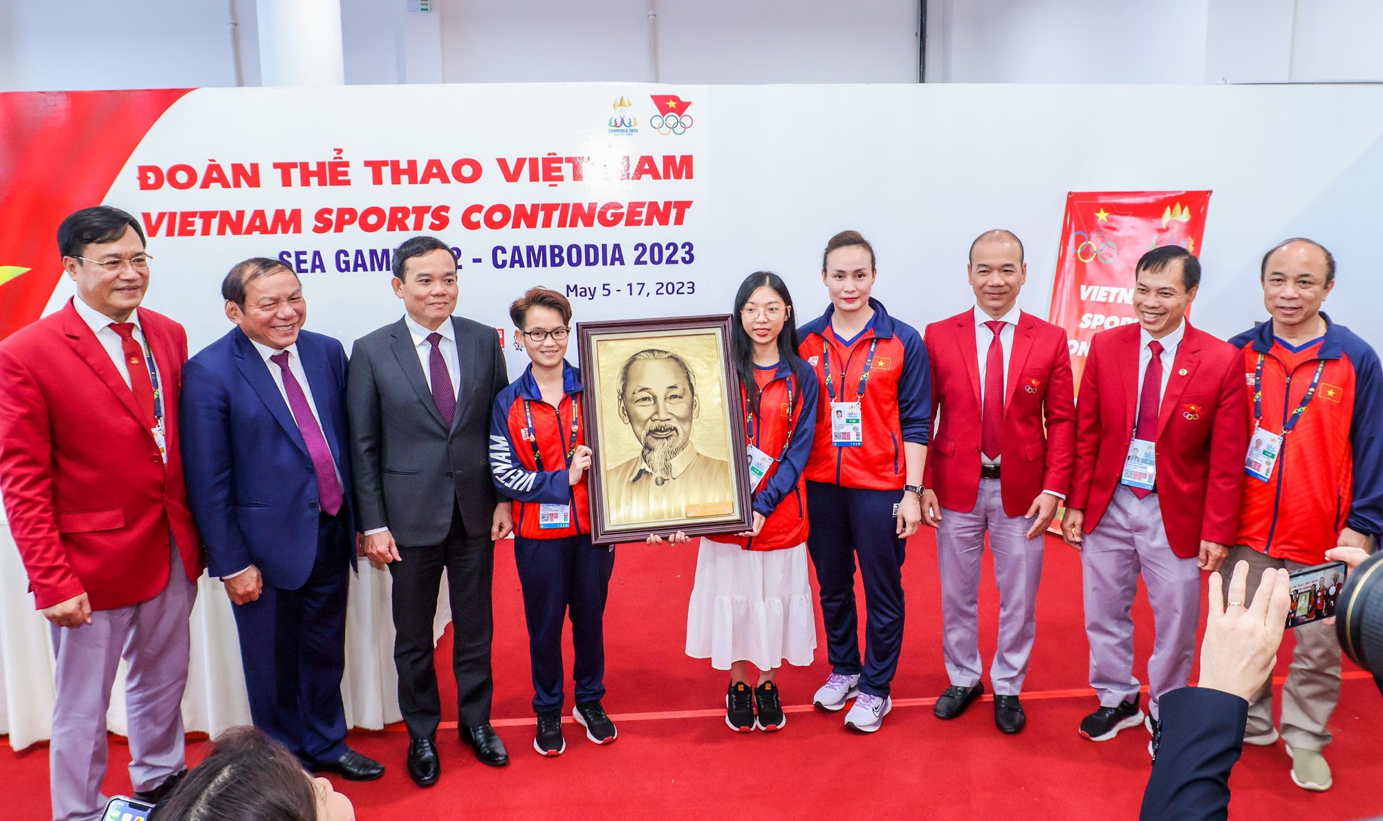 Phó Thủ tướng Trần Lưu Quang thăm đoàn Thể thao Việt Nam tại SEA Games 32 - Ảnh 4.