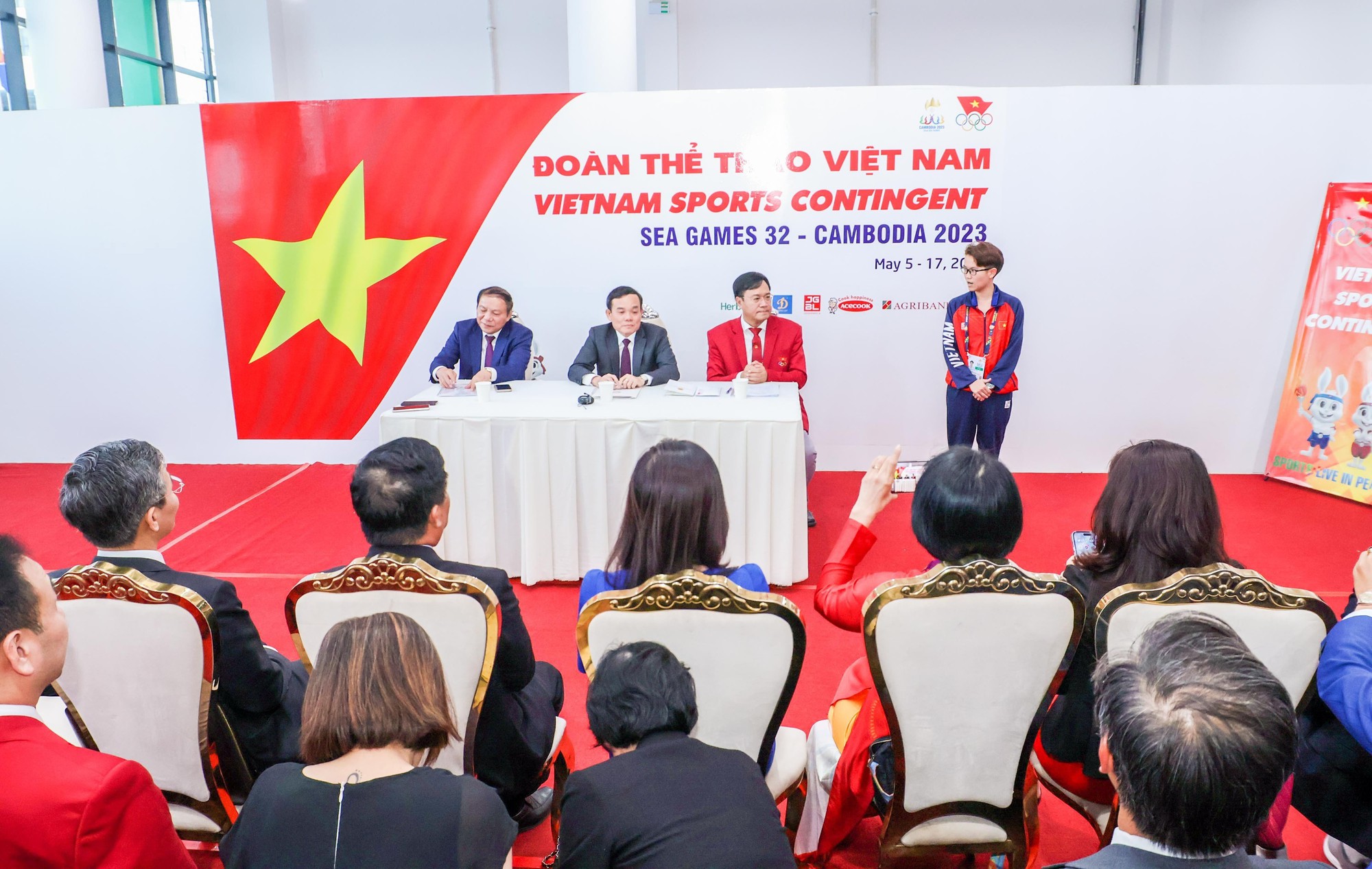Phó Thủ tướng Trần Lưu Quang thăm đoàn Thể thao Việt Nam tại SEA Games 32 - Ảnh 3.