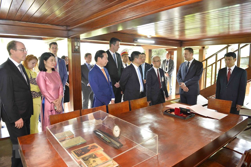 Thủ tướng Phạm Minh Chính đón, hội đàm với Thủ tướng Luxembourg - Ảnh 20.