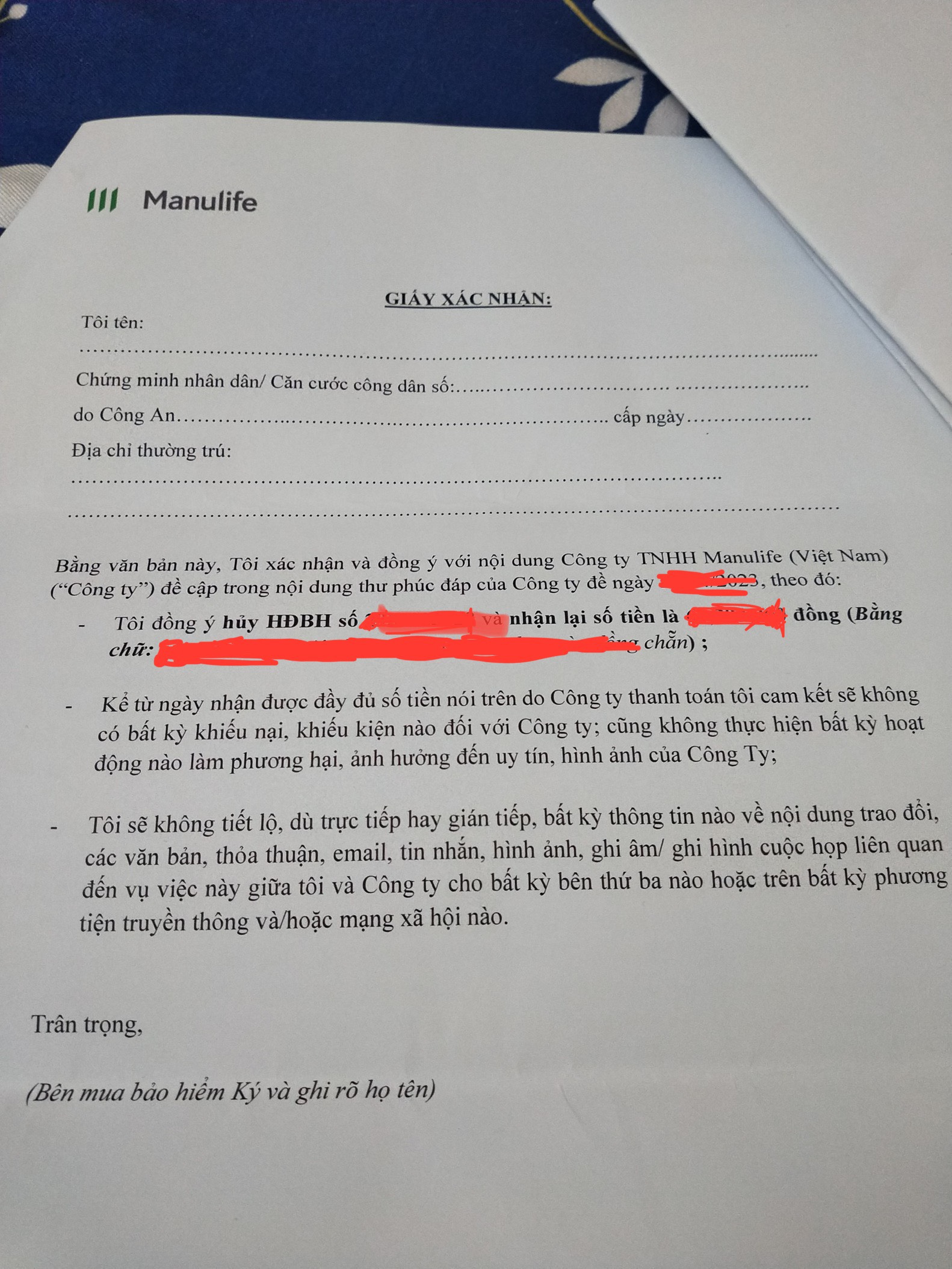 Manulife chấp thuận hoàn tiền nhưng yêu cầu khách hàng giữ im lặng! - Ảnh 1.