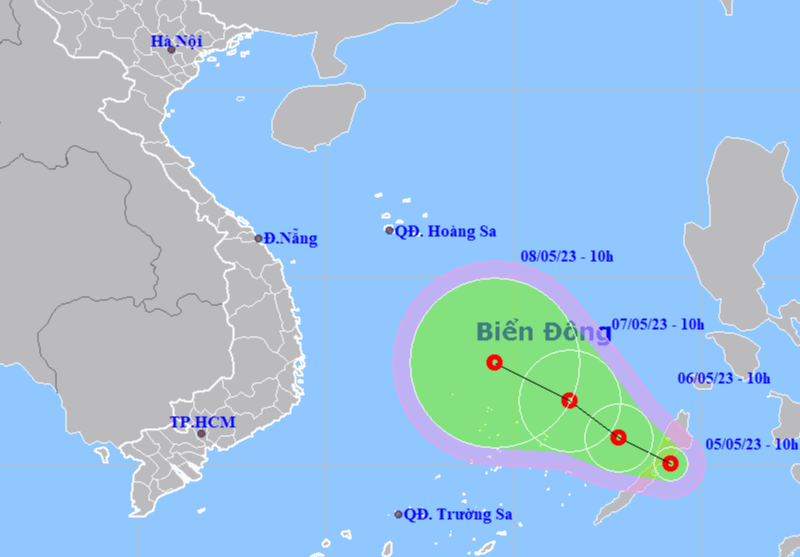 Áp thấp nhiệt đới vào Biển Đông, miền Trung giảm nắng nóng - Ảnh 1.