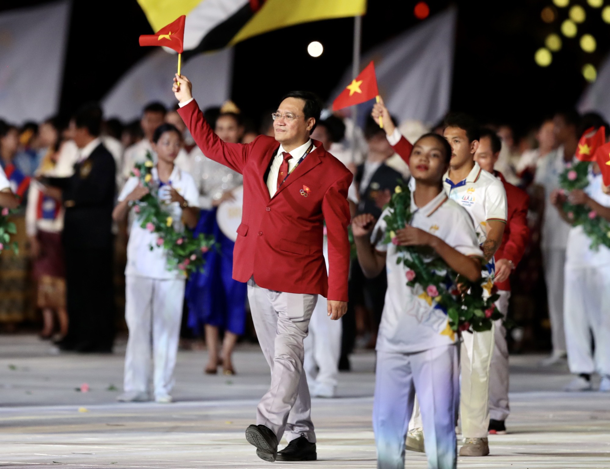 Khai mạc SEA Games 32, kình ngư Huy Hoàng dẫn đầu đoàn Việt Nam - Ảnh 15.