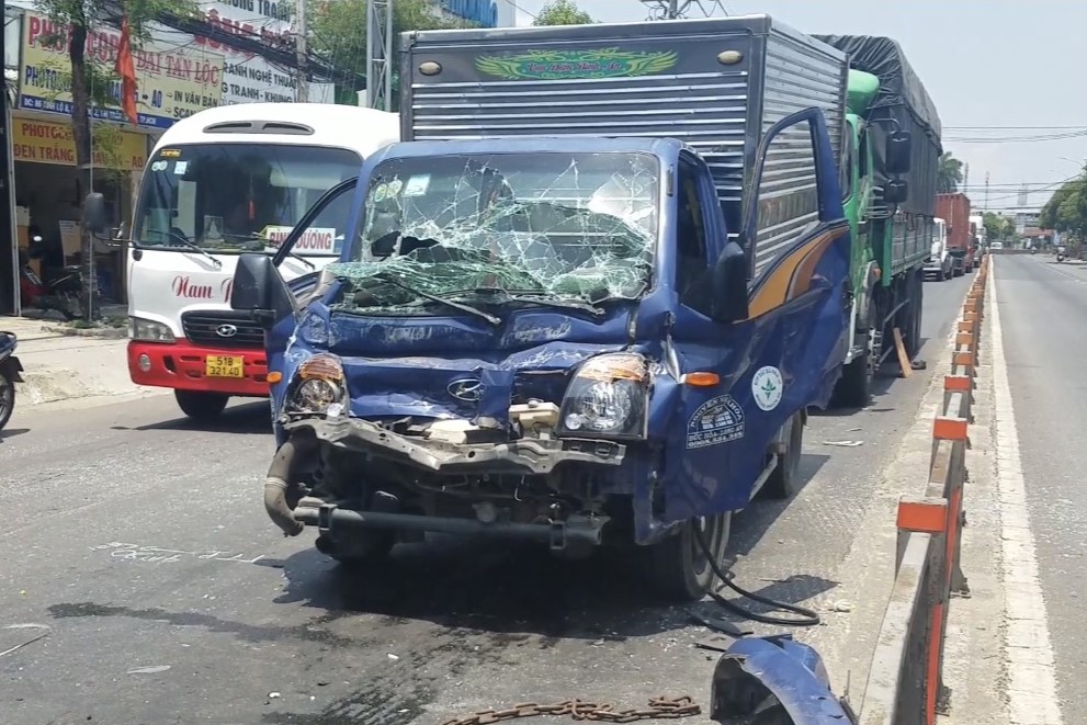 3 xe tải gặp nạn ở huyện Củ Chi, TP HCM - Ảnh 1.