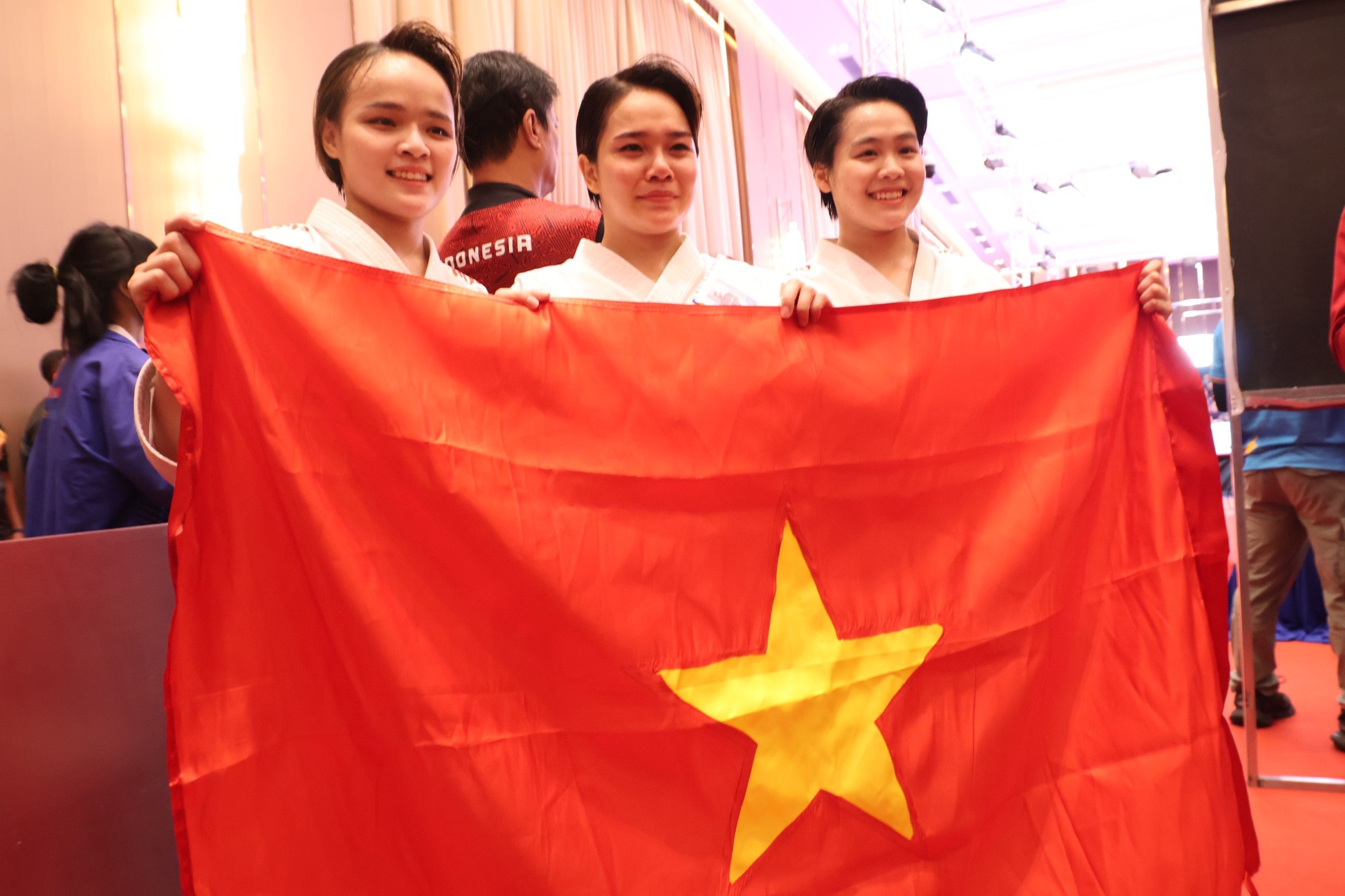 Hành trình đến tấm HCV đầu tiên của thể thao Việt Nam tại SEA Games 32 - Ảnh 13.