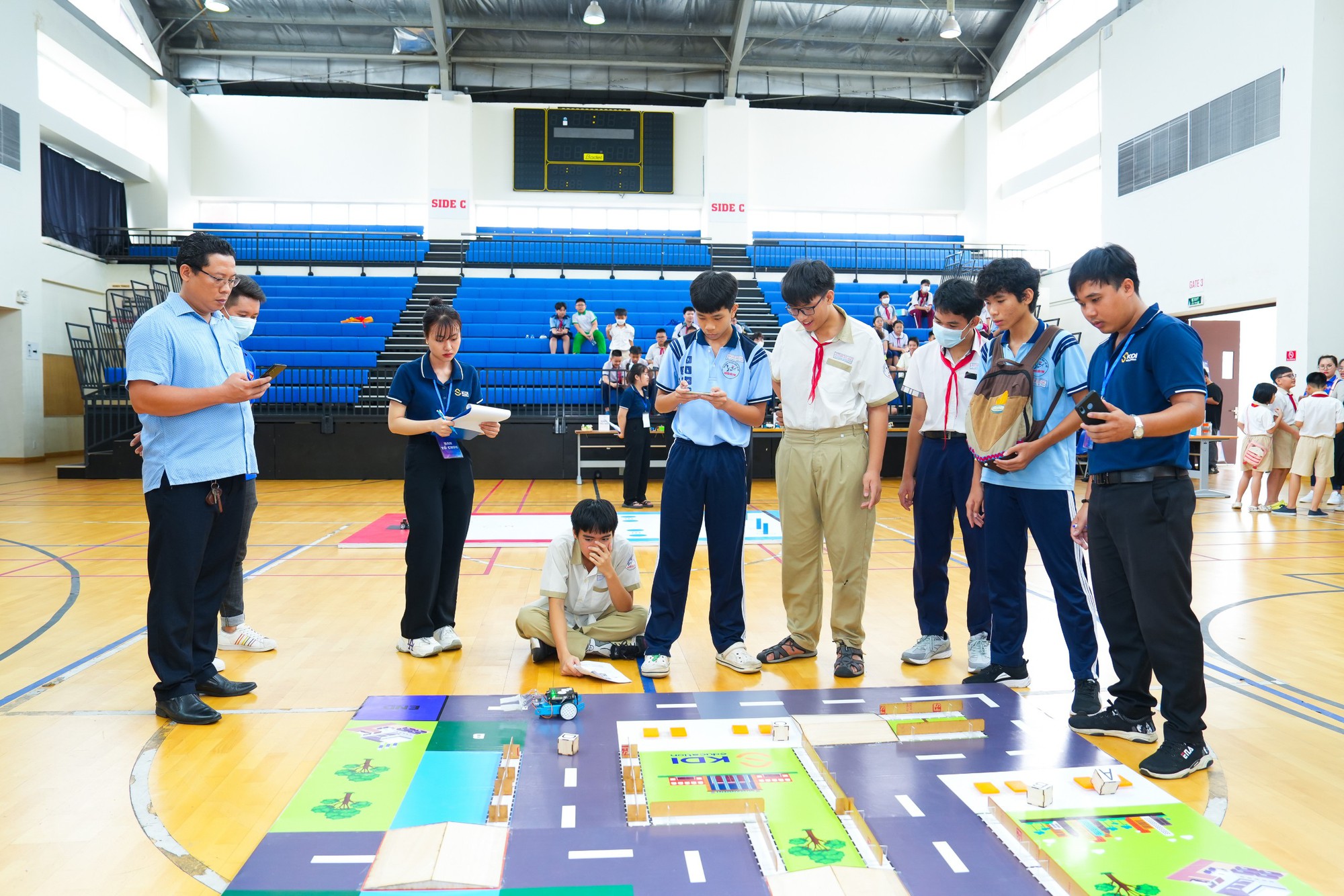 TP HCM: Hai trường học tại quận 7 giành giải nhất cuộc thi điều khiển robot - Ảnh 3.
