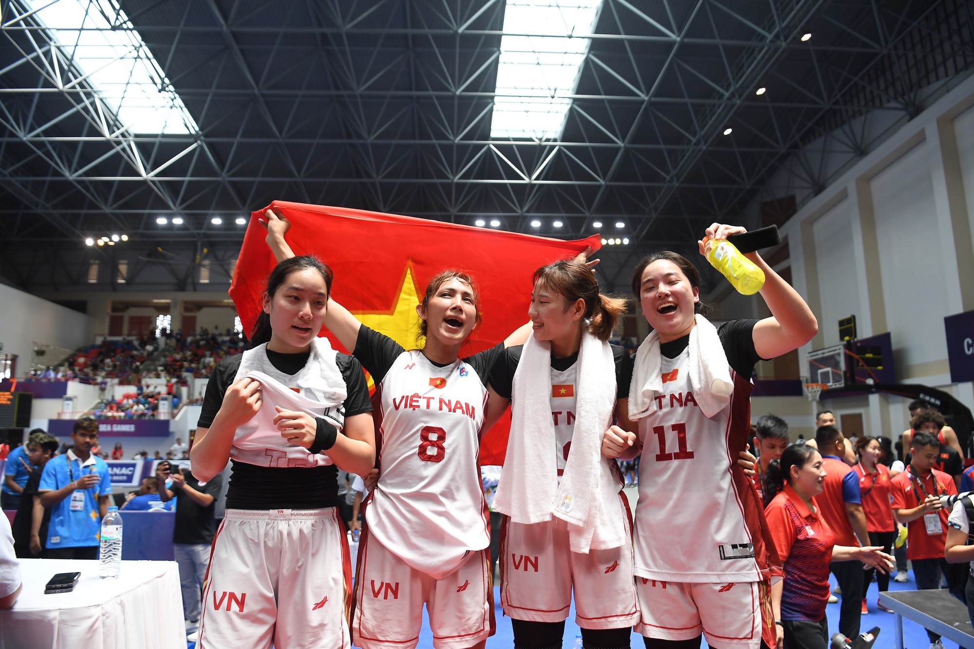 Trương Twins tỏa sáng giúp bóng rổ Việt Nam tạo địa chấn - Ảnh 1.