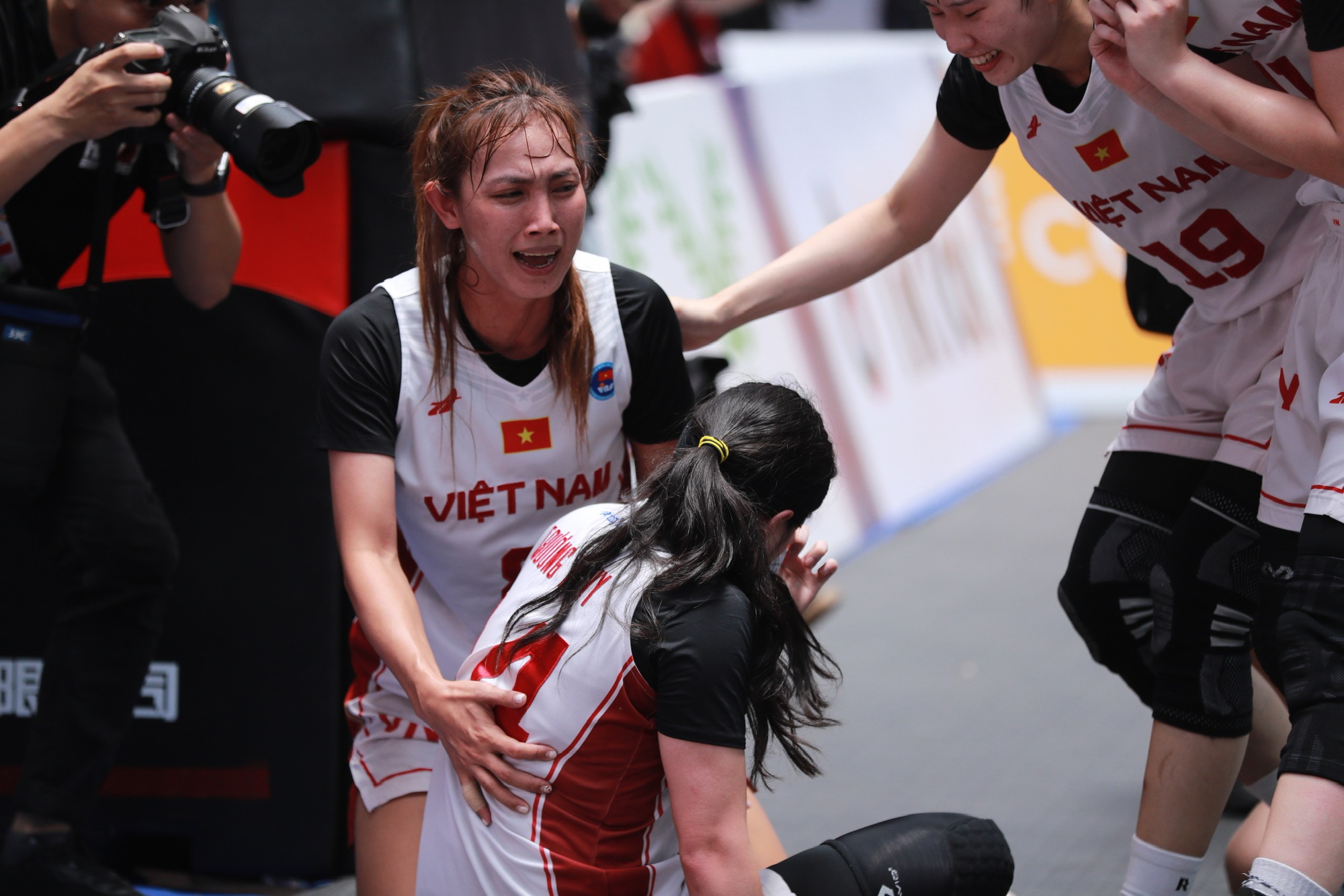 Trương Twins tỏa sáng giúp bóng rổ Việt Nam tạo địa chấn - Ảnh 3.