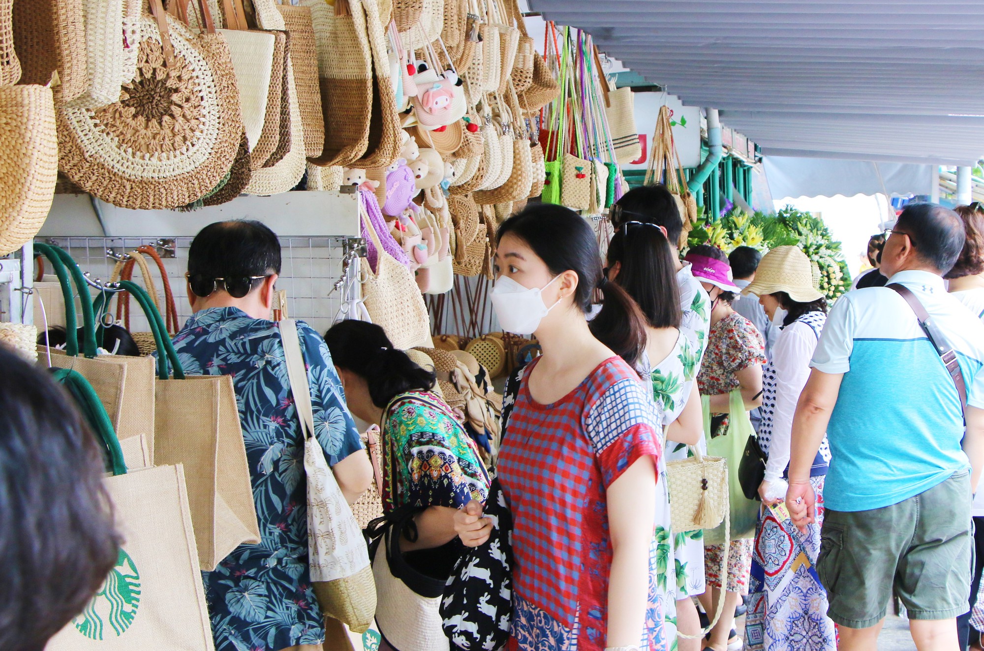 Chợ nước ngoài tại Đà Nẵng đón hàng ngàn khách du lịch mỗi ngày - Ảnh 9.