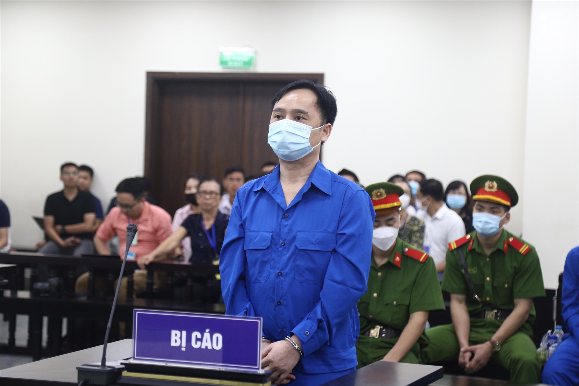 Chủ tịch Louis Holdings phủ nhận thao túng chứng khoán để thu lợi 152 tỉ đồng - Ảnh 1. Chủ tịch Louis Holdings phủ nhận thao túng chứng khoán để thu lợi 152 tỉ đồng - Ảnh 1.