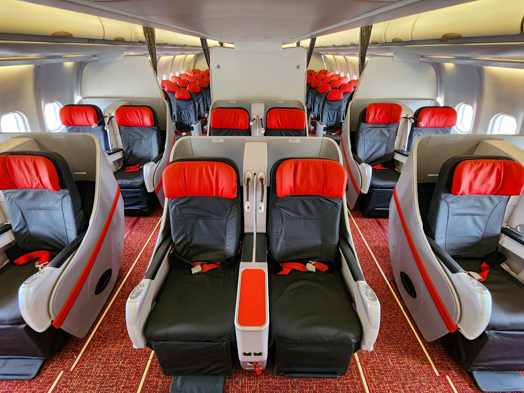 Vietjet dẫn đầu dịch vụ bay chi phí thấp toàn cầu 2023 - Ảnh 1.