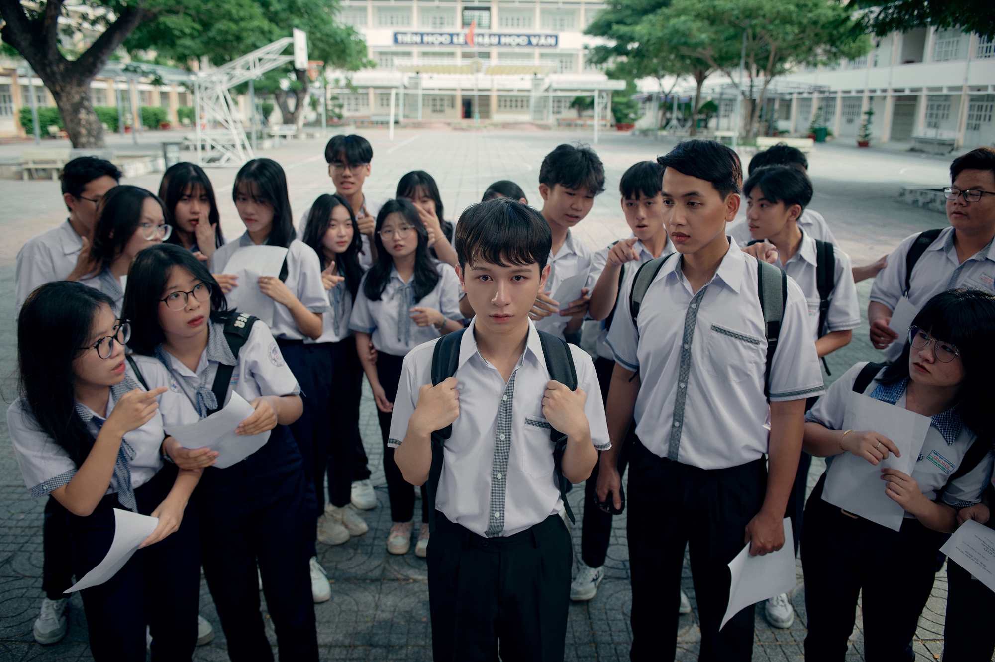    Vấn nạn bạo lực học đường trong phim ca nhạc của Đỗ Hoàng Dương - Ảnh 1.