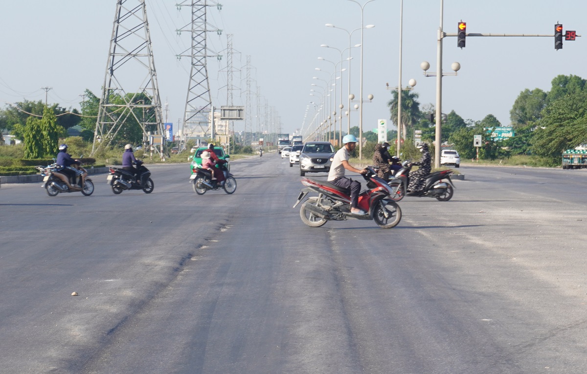 Ớn lạnh những con lươn, sống trâu trên tuyến đường BOT tránh TP Thanh Hóa - Ảnh 1.