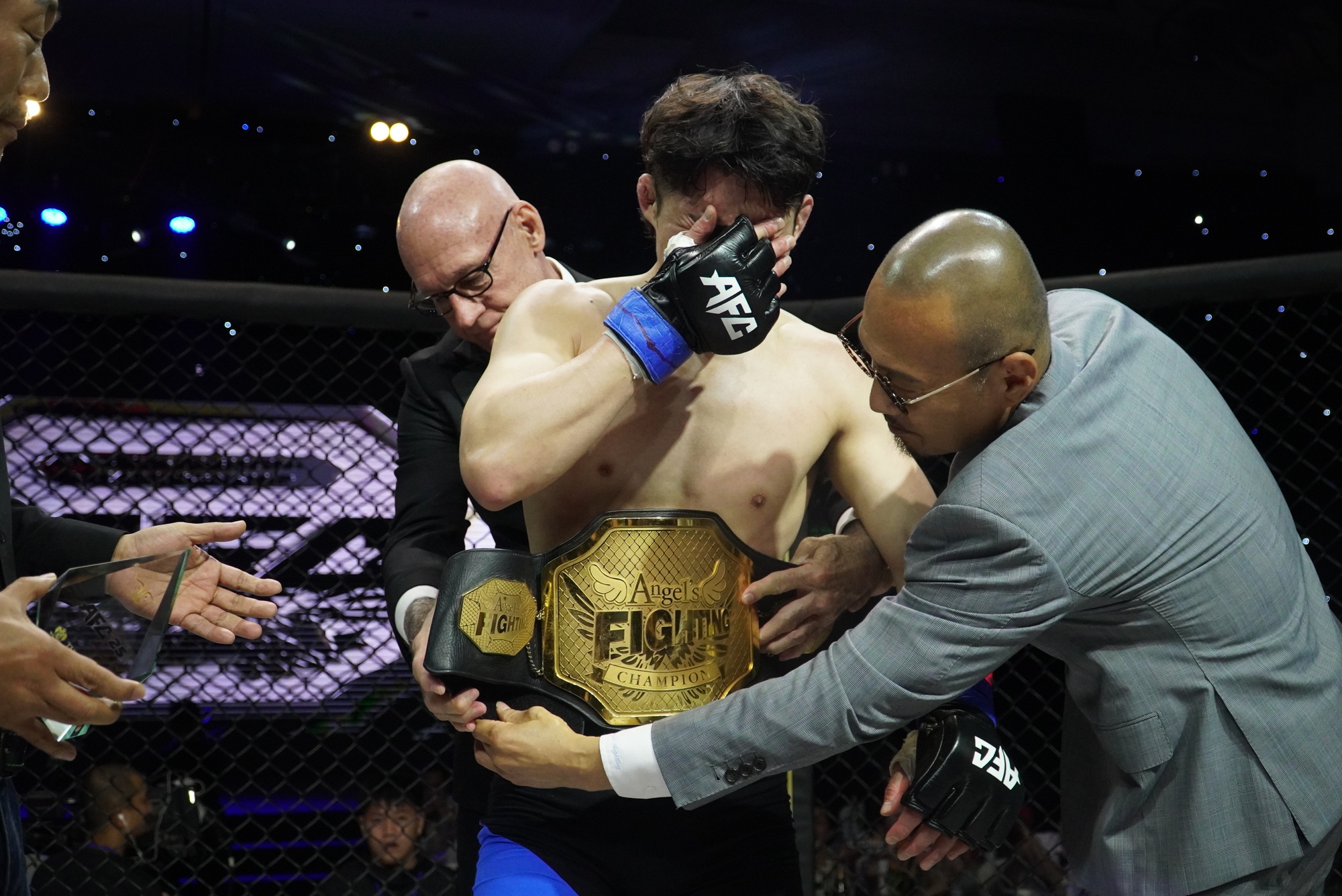 Robson Oliveira thắng knock-out đẳng cấp tại sự kiện MMA AFC 25 - Ảnh 11.