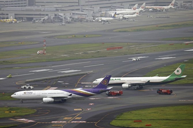 Hai máy bay va chạm ở sân bay của Tokyo - Ảnh 1. Hai máy bay va chạm ở sân bay của Tokyo - Ảnh 1.