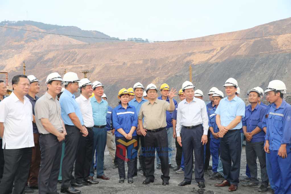 Thủ tướng Phạm Minh Chính kiểm tra tình hình cung ứng than, điện tại Quảng Ninh - Ảnh 4.