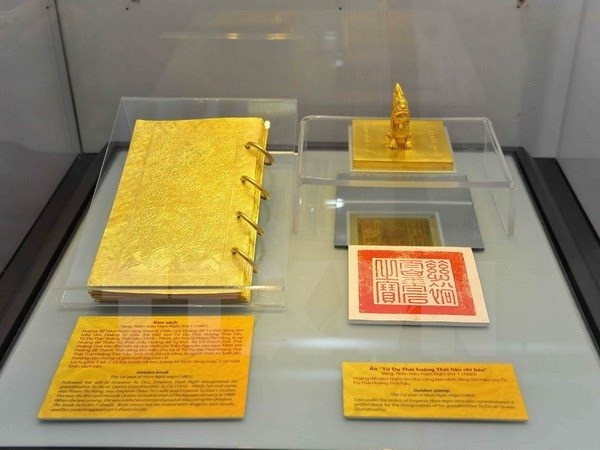 Cận cảnh bảo vật quốc gia: Sách vàng triều Nguyễn quý giá - Ảnh 9.