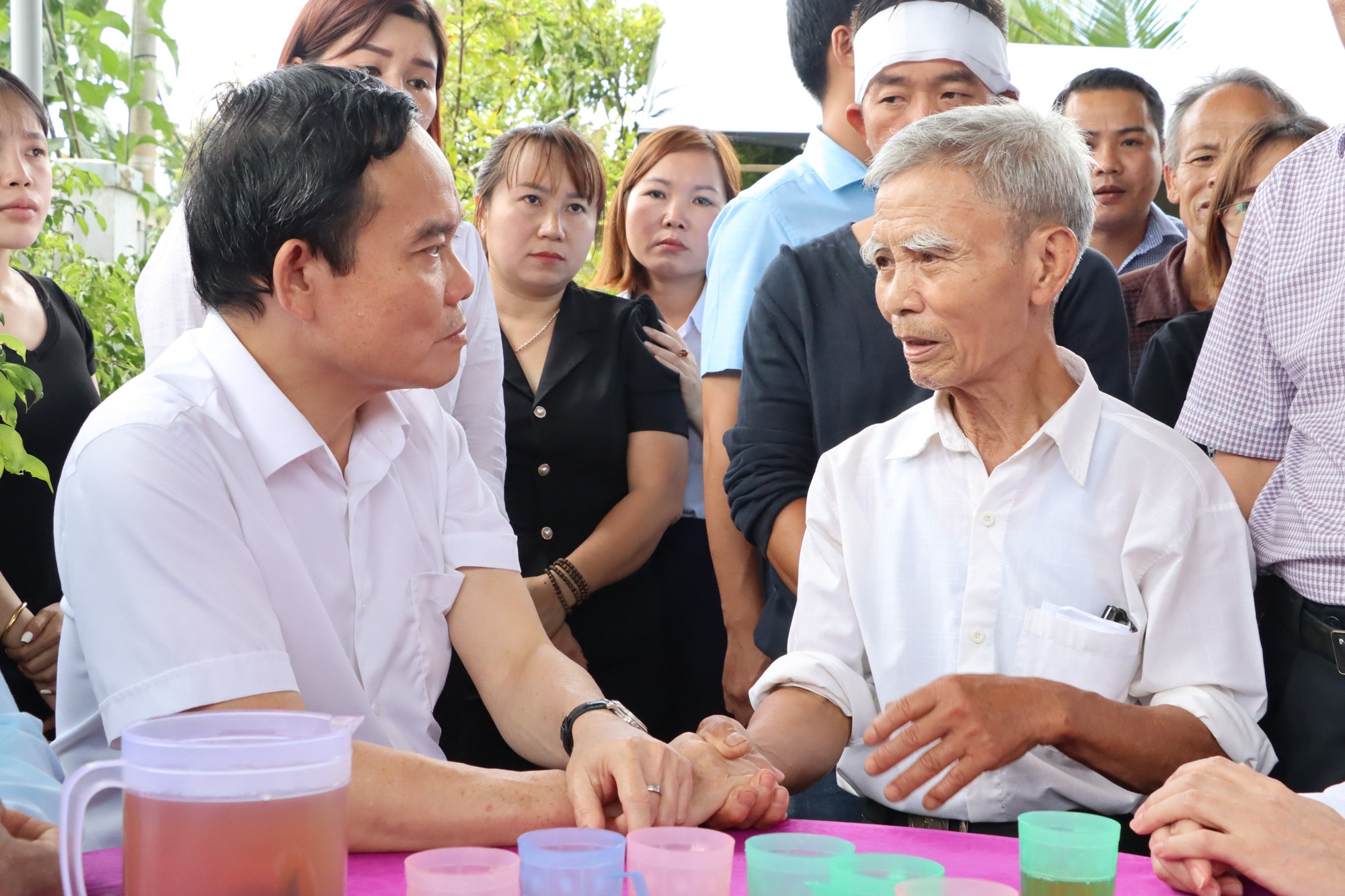 Vụ tấn công trụ sở xã ở Đắk Lắk: Hỗ trợ gia đình vượt qua nỗi đau - Ảnh 2.