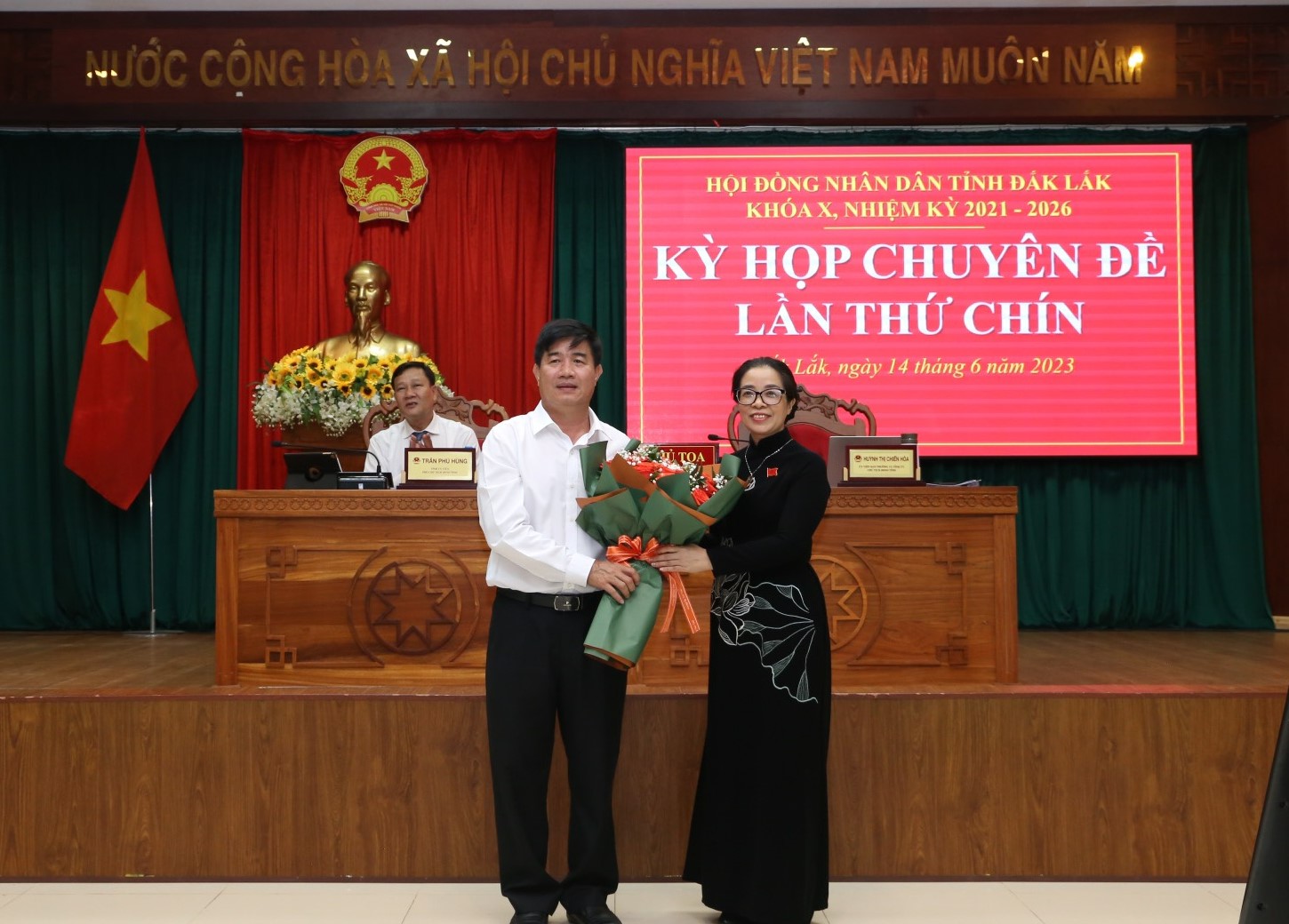 Ông Nguyễn Thiên Văn được bầu làm Phó chủ tịch UBND tỉnh Đắk Lắk - Ảnh 1. Ông Nguyễn Thiên Văn được bầu làm Phó chủ tịch UBND tỉnh Đắk Lắk - Ảnh 1.
