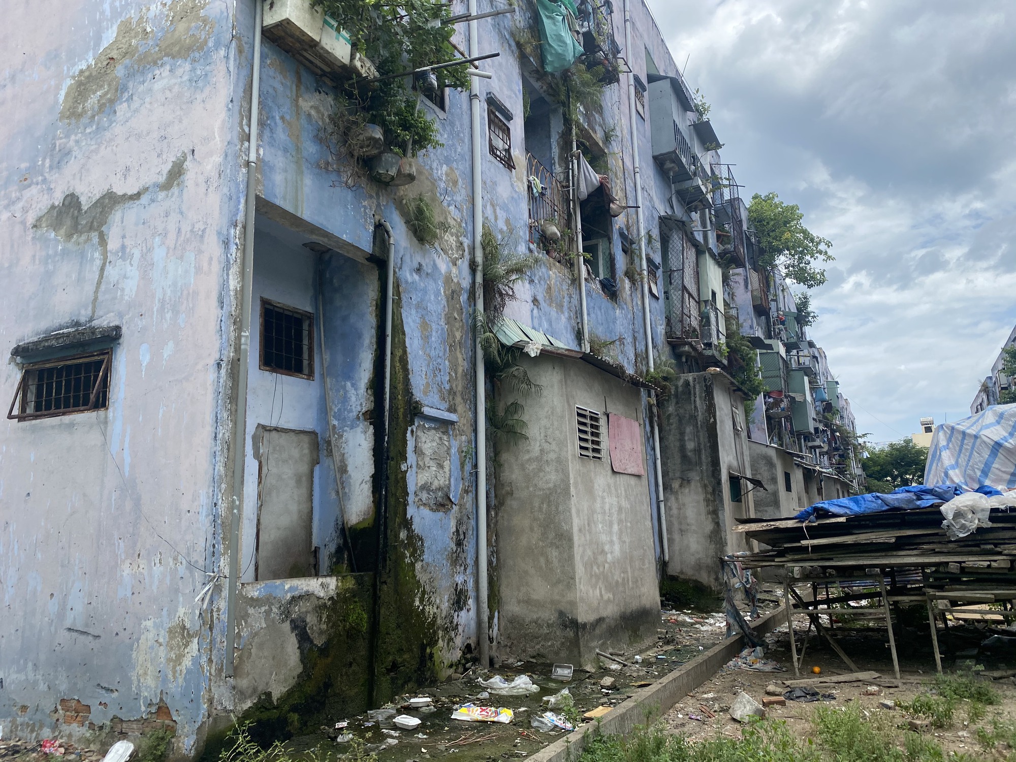 Cận cảnh chung cư ổ chuột ở Đà Nẵng - Ảnh 3.