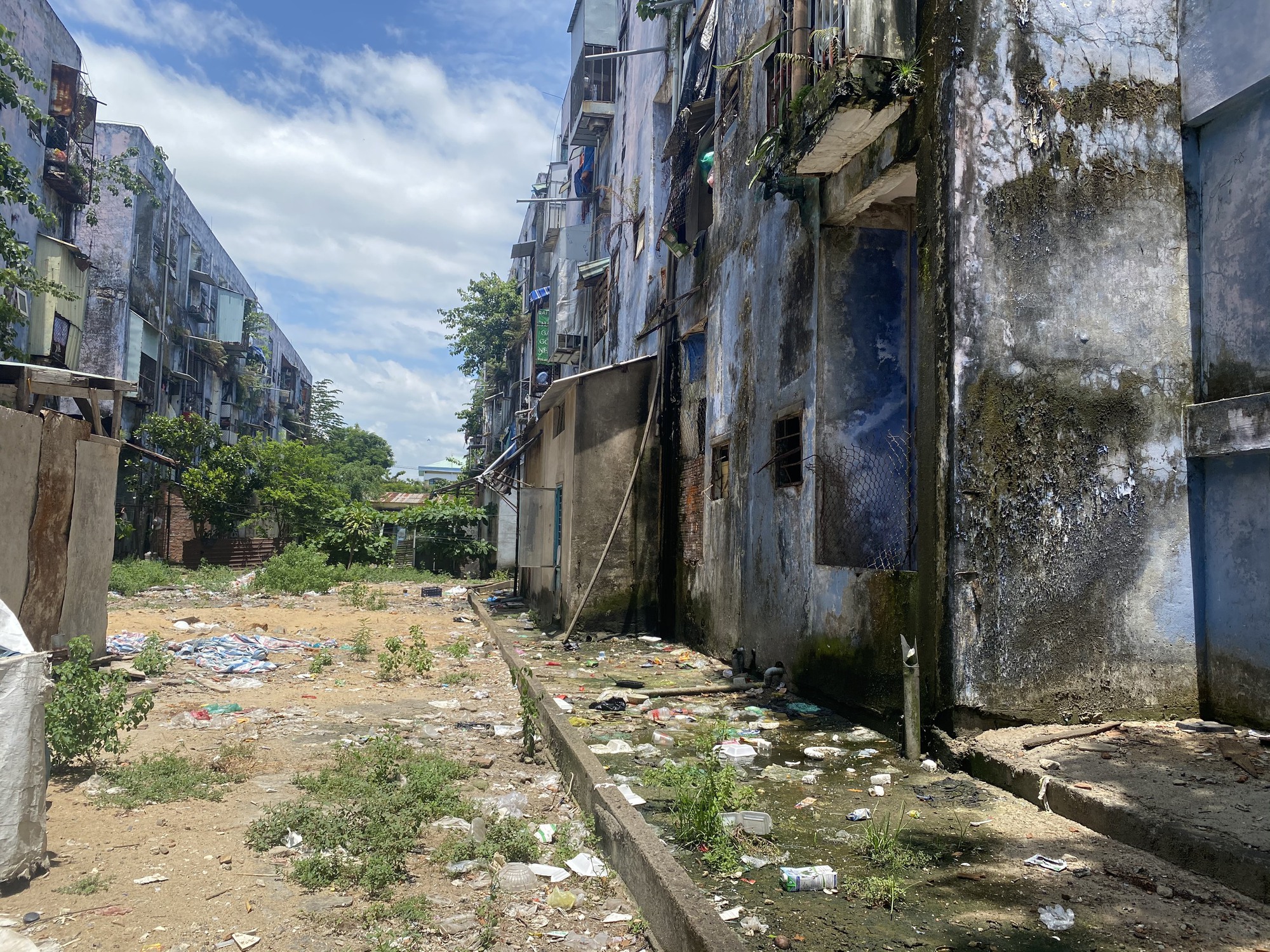 Cận cảnh chung cư ổ chuột ở Đà Nẵng - Ảnh 6.