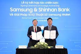 Samsung Việt Nam hợp tác với Ngân hàng Shinhan Việt Nam - Ảnh 1.