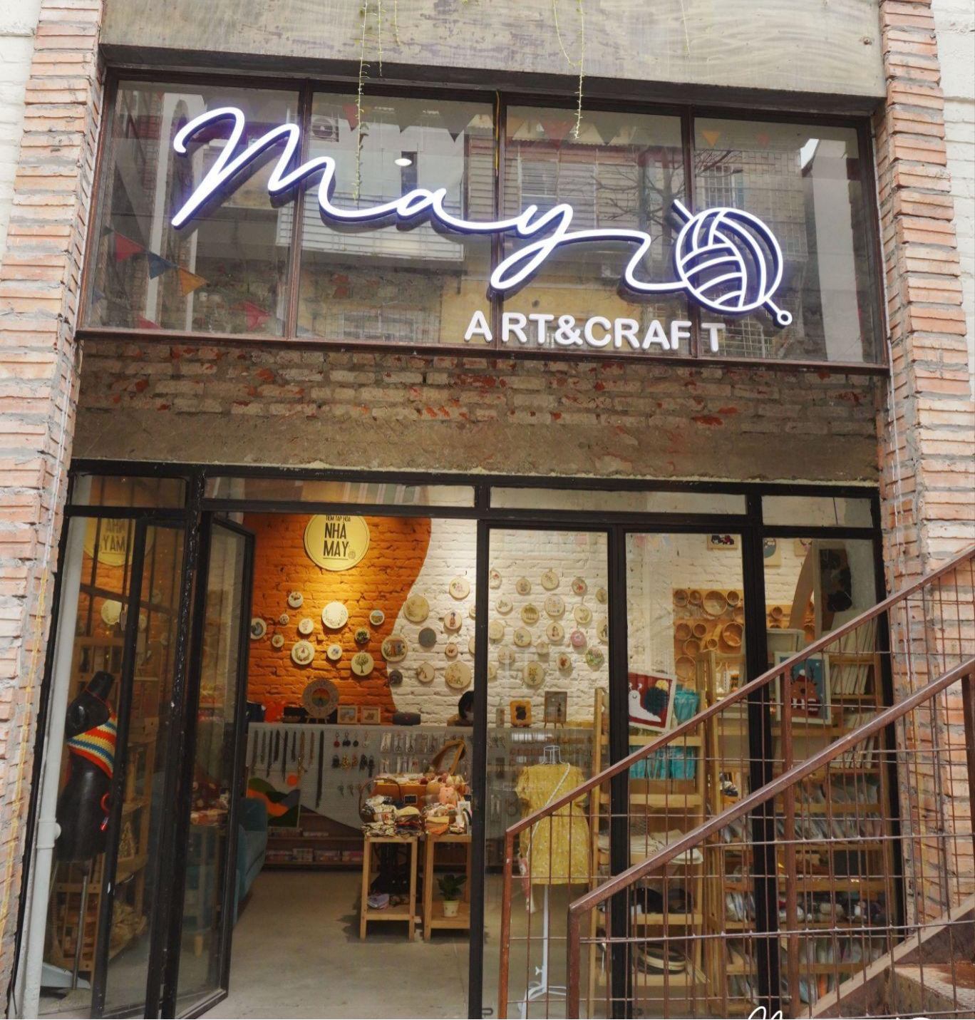 Від маленького куточка на горищі до першого магазину в торговому центрі - Фото 3. Từ góc nhỏ trên gác mái đến cửa hàng đầu tiên trong trung tâm thương mại - Ảnh 3.