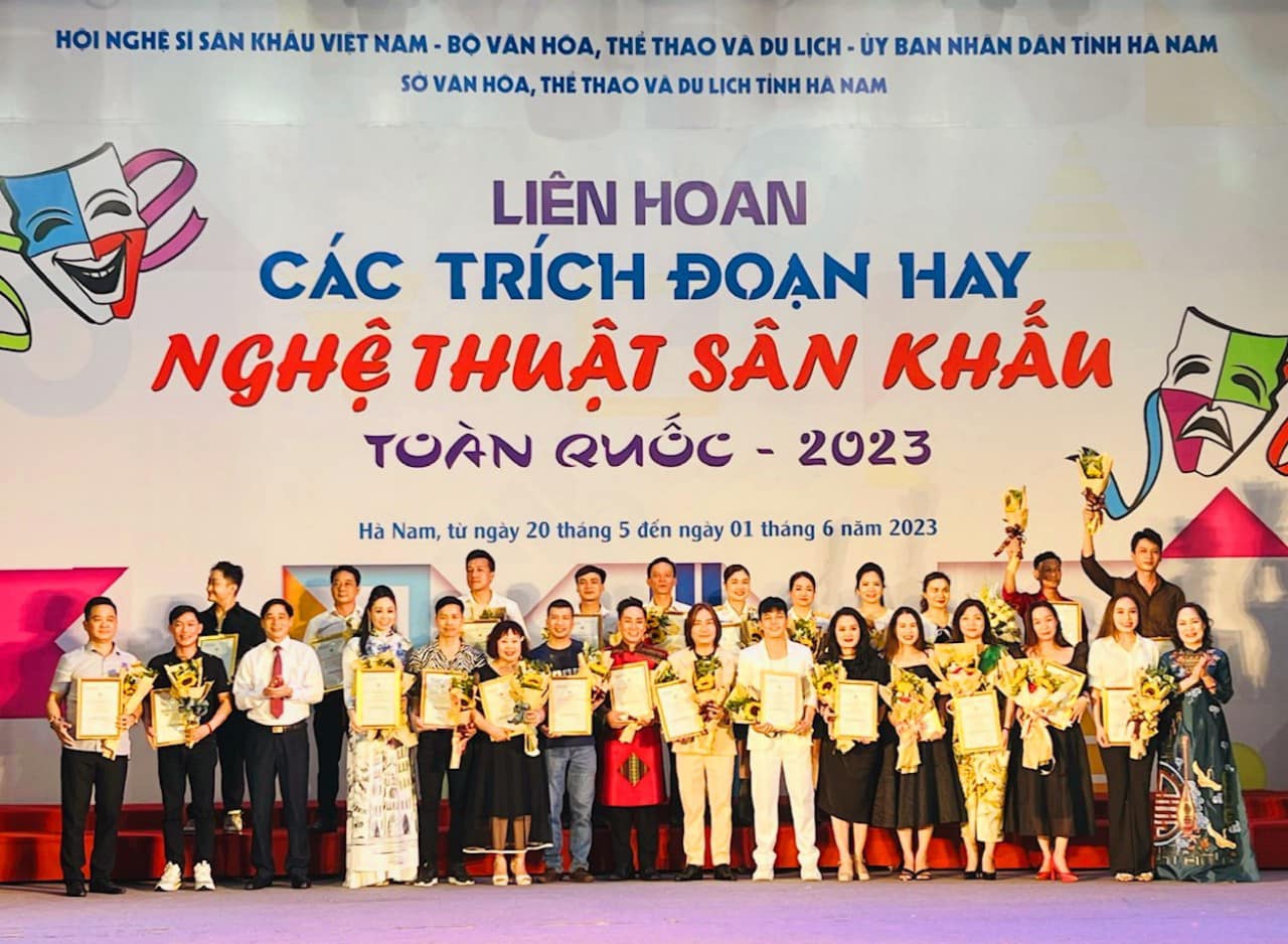 54 HCV và nhiều giải thưởng được trao tại Liên hoan sân khấu Hà Nam - Ảnh 6.