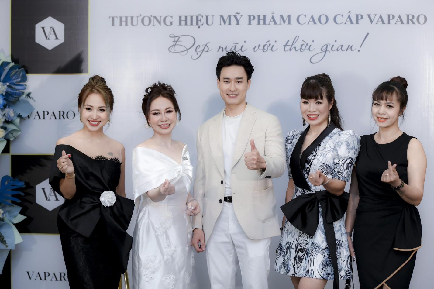 Kosmetyki wysokiej klasy Vaparo: Skrócenie procesu pielęgnacji skóry dla klientów - Zdjęcie 3. Mỹ phẩm cao cấp Vaparo: Rút ngắn công đoạn chăm sóc da cho khách hàng - Ảnh 3.