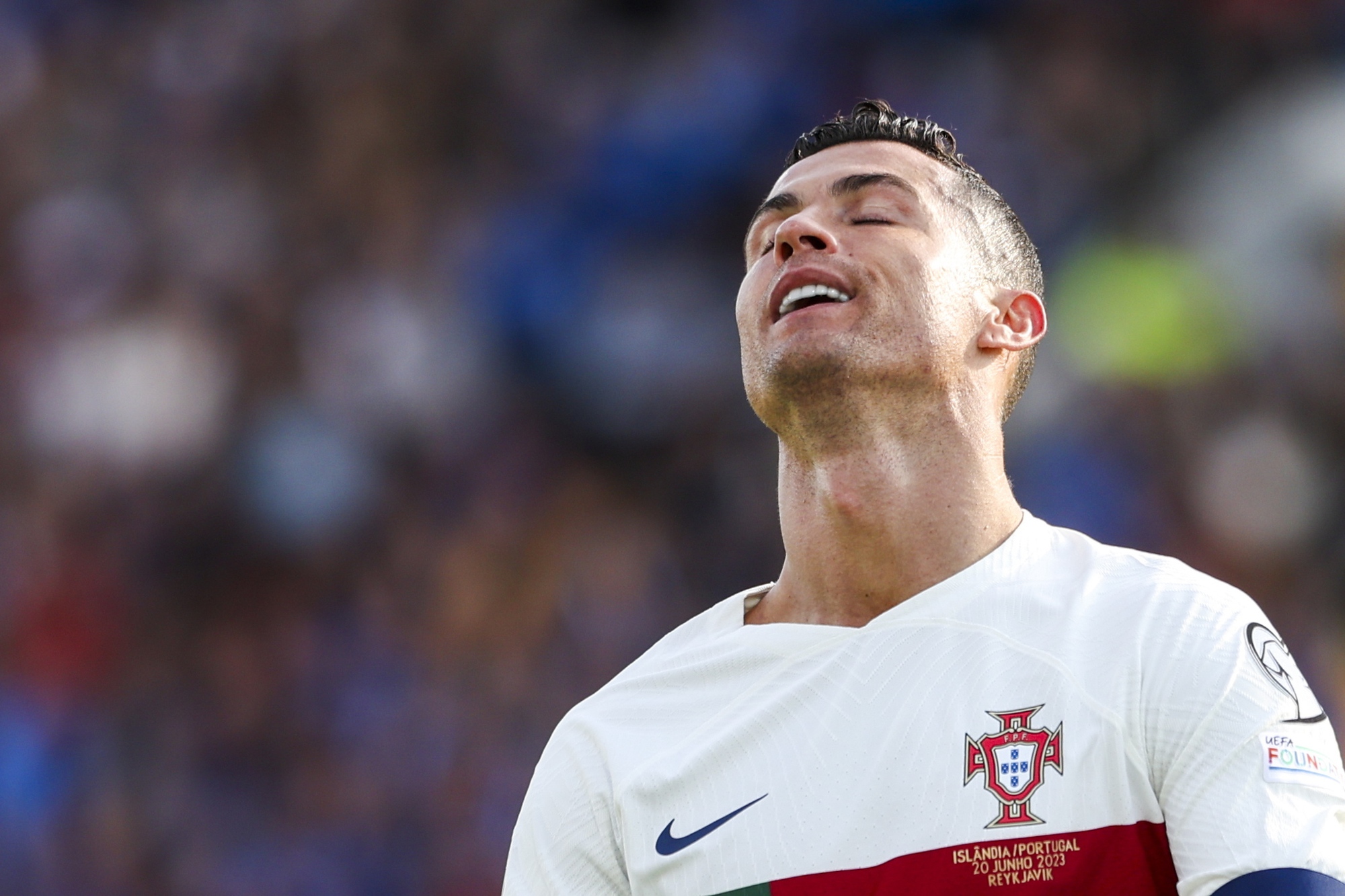 Ronaldo lập kỷ lục Guinness, Bồ Đào Nha toàn thắng vòng loại EURO - Ảnh 6.