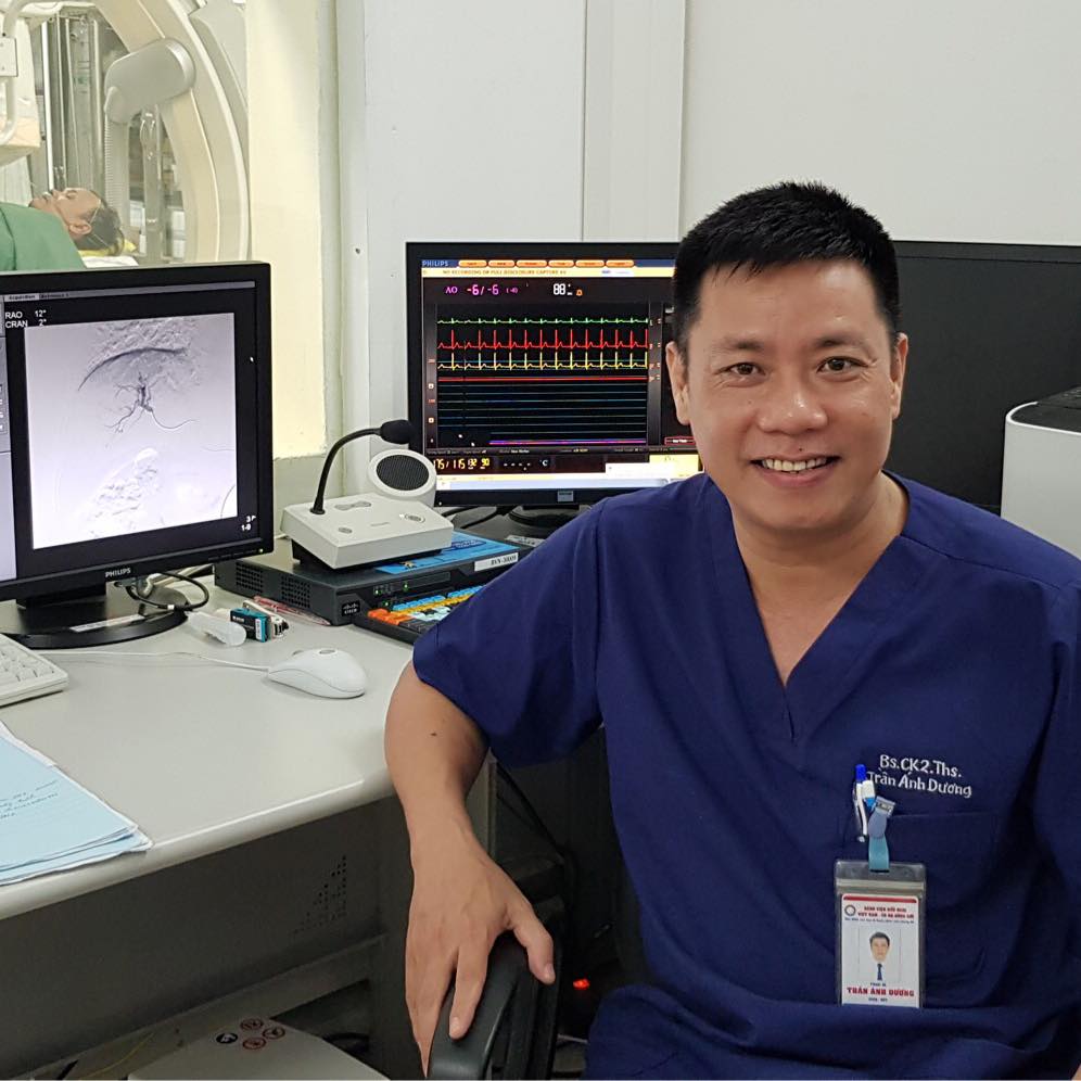 What did the doctor say about the scene where many people looked up at