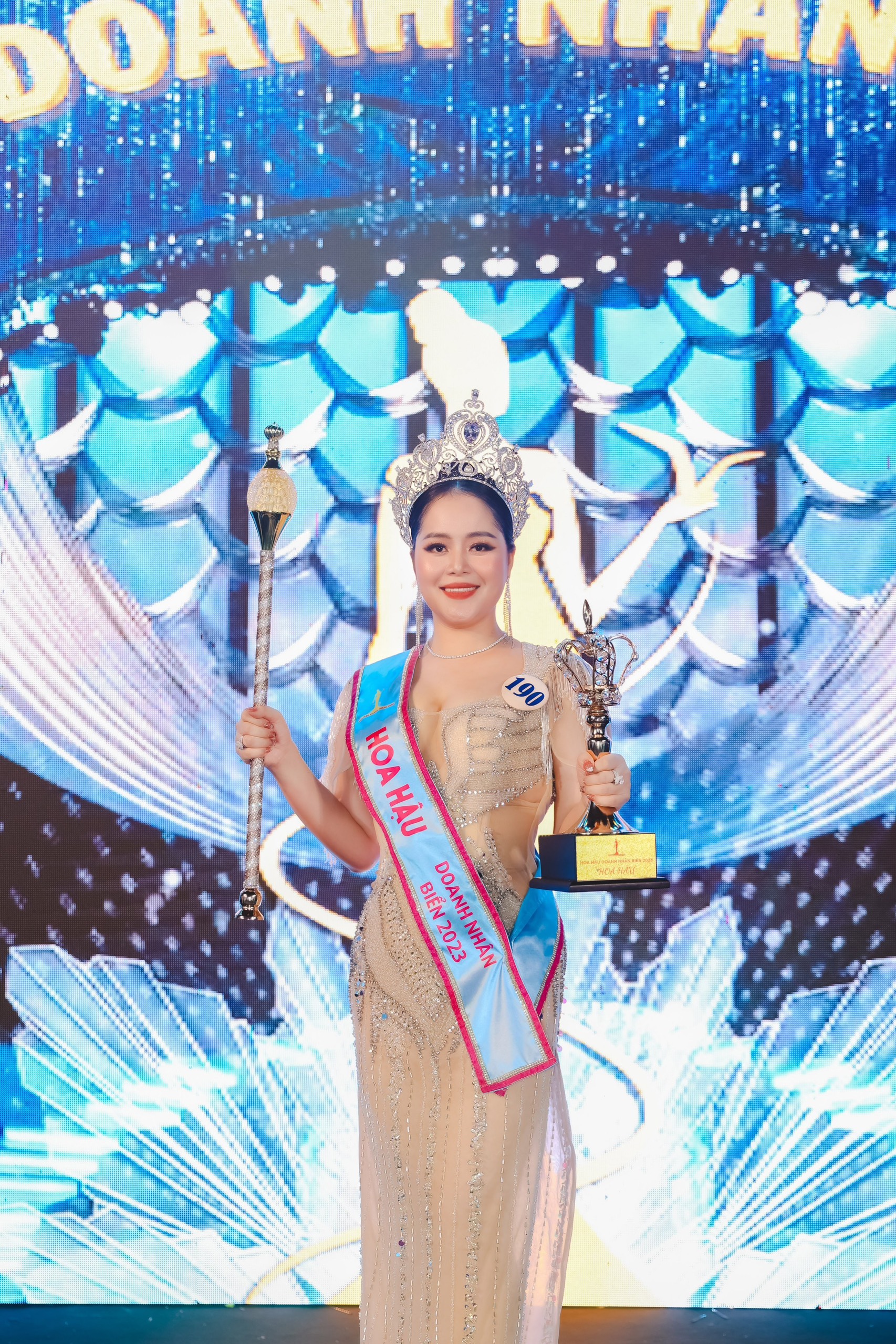 Trương Thị Tú Anh đăng quang Hoa hậu Doanh nhân Biển 2023, vì sao?  - Ảnh 3.