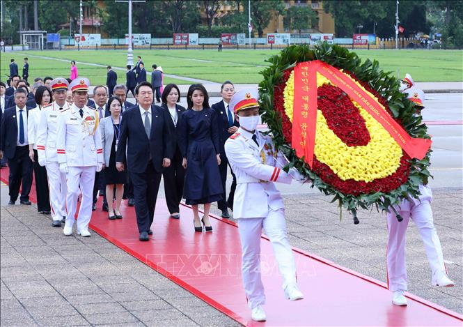 Chủ tịch nước Võ Văn Thưởng và Phu nhân đón Tổng thống Hàn Quốc và Phu nhân - Ảnh 4.