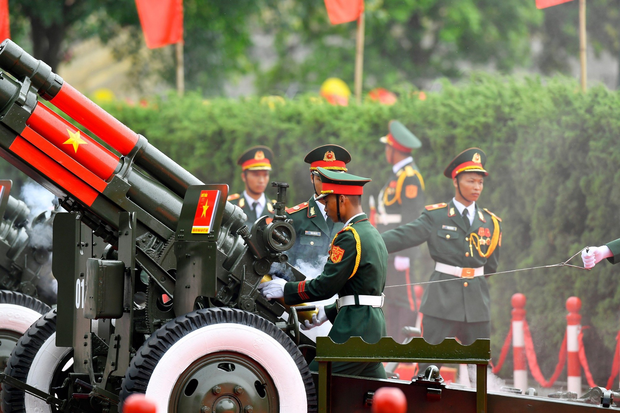 Cận cảnh nghi lễ bắn 21 phát đại bác chào mừng Tổng thống Hàn Quốc và Phu nhân - Ảnh 6.