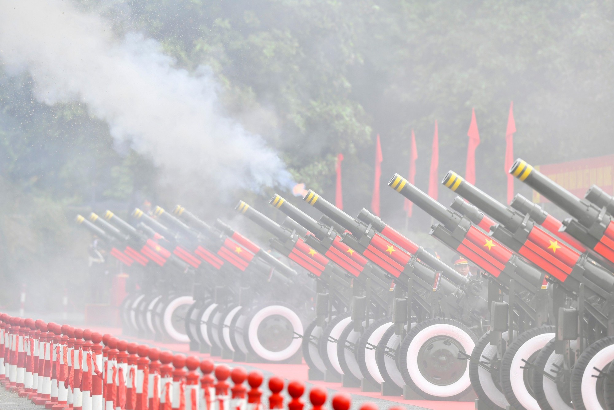 Cận cảnh nghi lễ bắn 21 phát đại bác chào mừng Tổng thống Hàn Quốc và Phu nhân - Ảnh 8.
