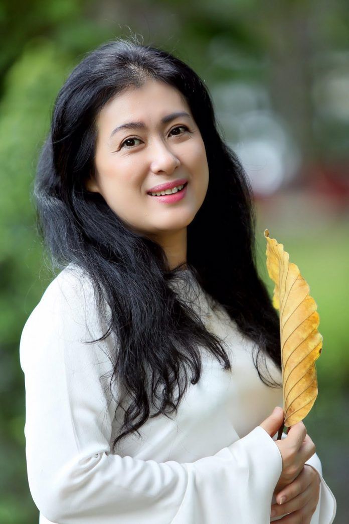 60 tuổi ôm đàn hát, NSƯT Thanh Thủy khiến dân mạng ngỡ ngàng - Ảnh 4. 60 tuổi ôm đàn hát, NSƯT Thanh Thủy khiến dân mạng ngỡ ngàng - Ảnh 4.