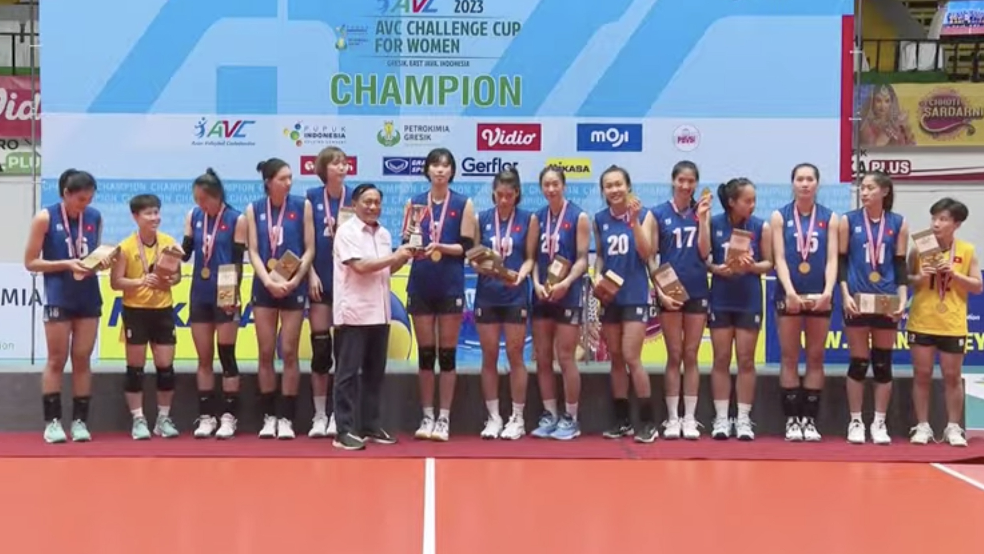 Ngược dòng hạ chủ nhà Indonesia, tuyển Việt Nam vô địch AVC Challenge Cup - Ảnh 8.